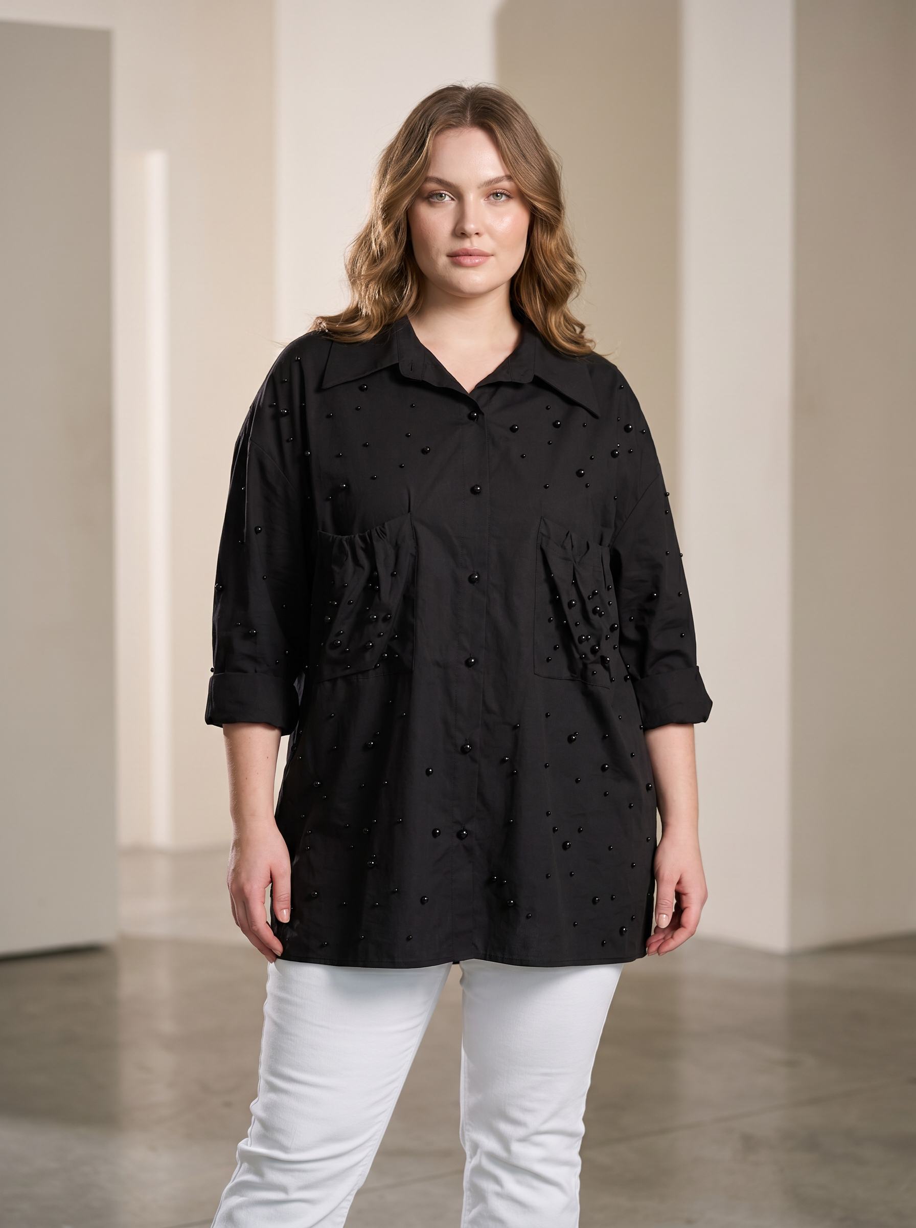 Cămașă fashion neagră cu detalii din perle plus size