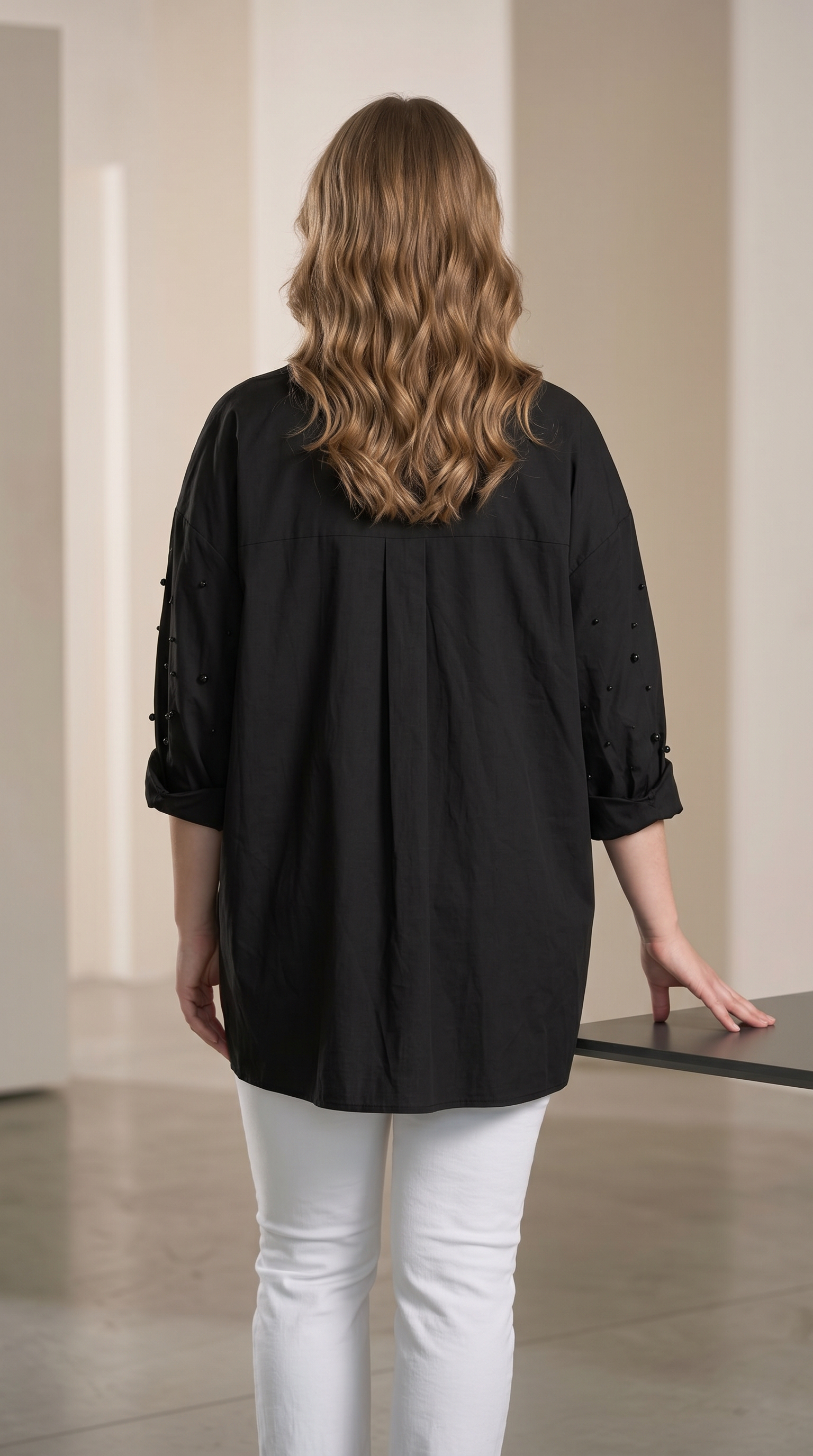 Cămașă fashion neagră cu detalii din perle plus size