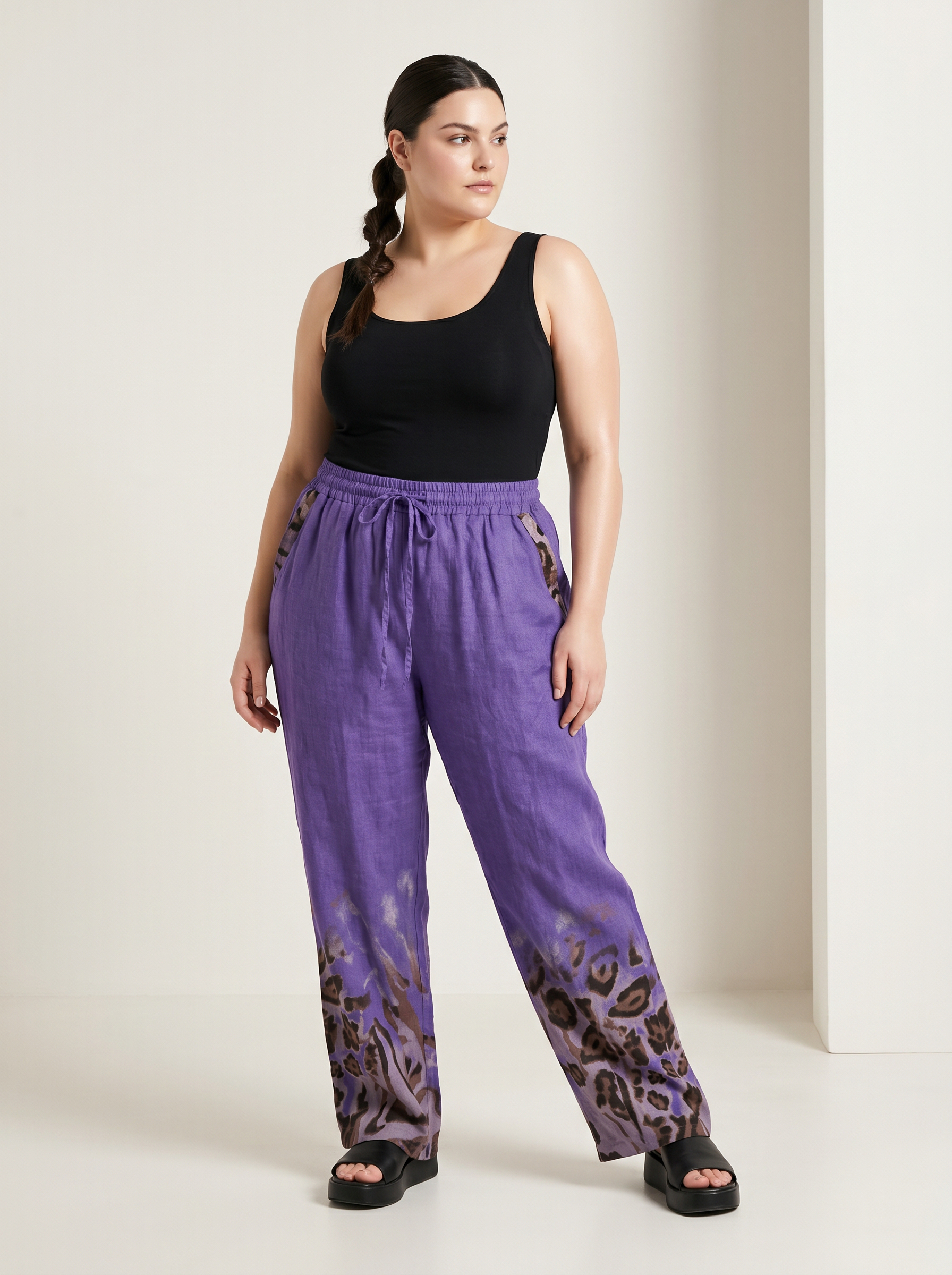 Pantaloni din in culoare mov croială lejeră cu accent animalier