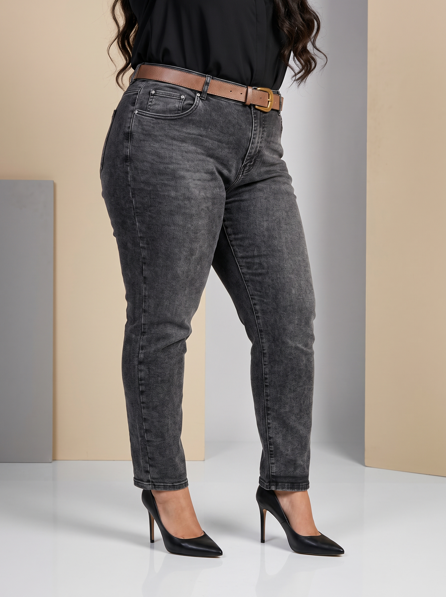 Blugi gri închis din denim cu curea pentru mărimi mari