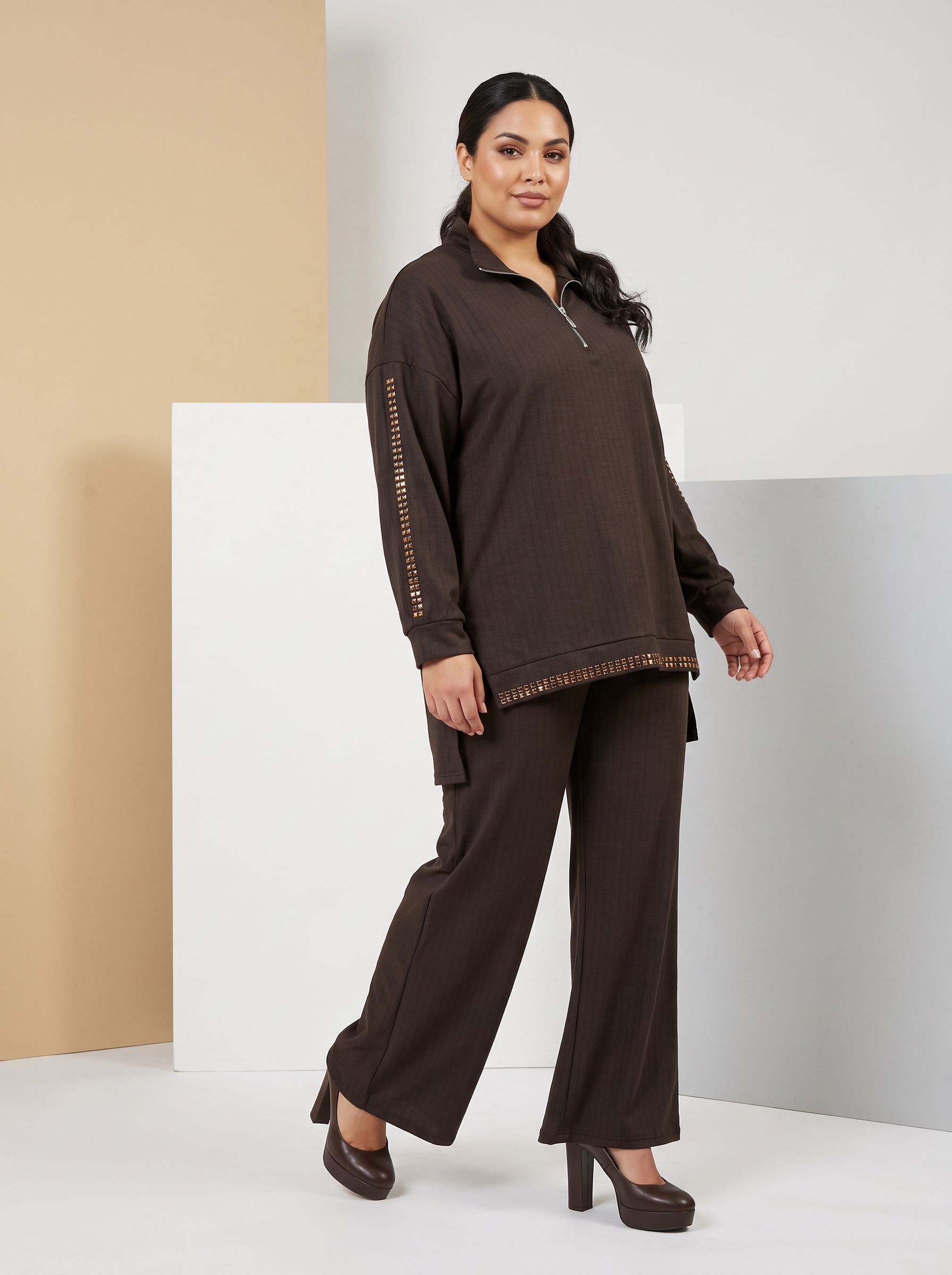 Compleu elegant maro cu pantaloni largi în mărimi mari