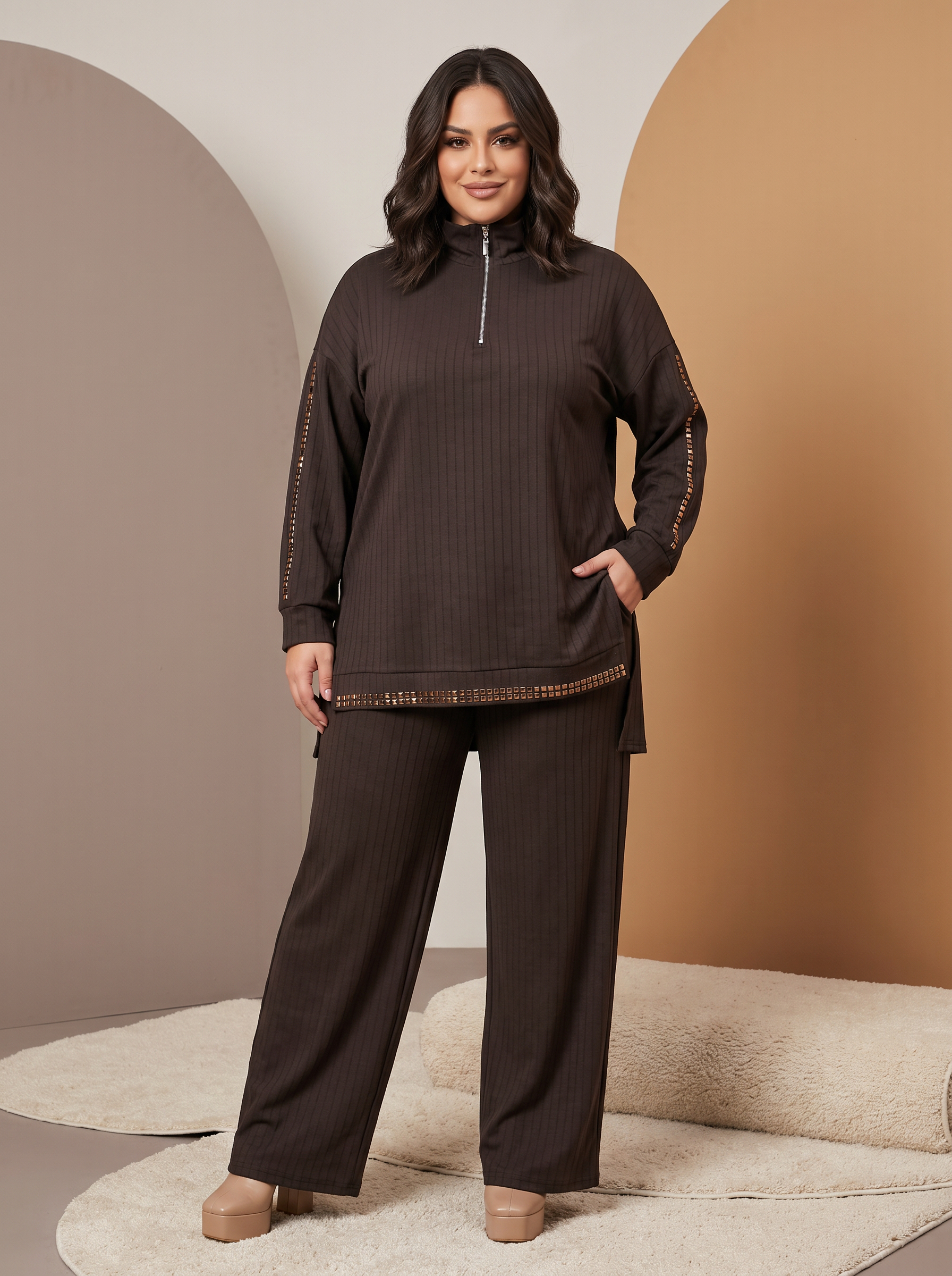 Compleu elegant maro cu pantaloni largi în mărimi mari