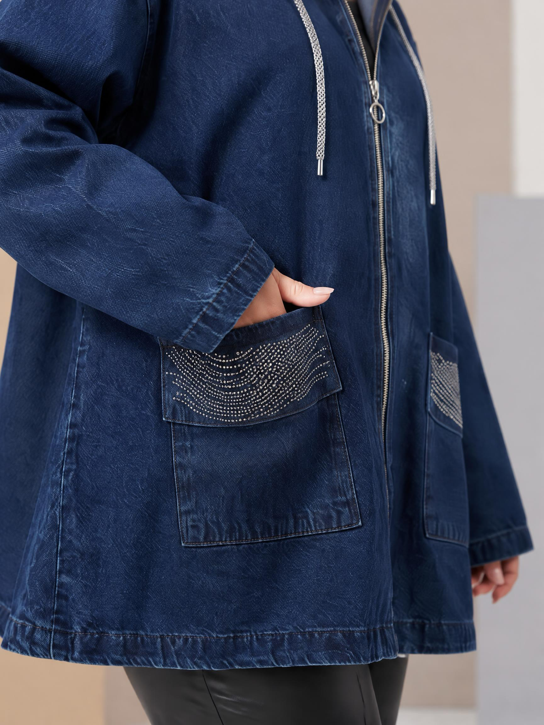 Jachetă maxi din denim cu aspect modern și strălucire de pietricele