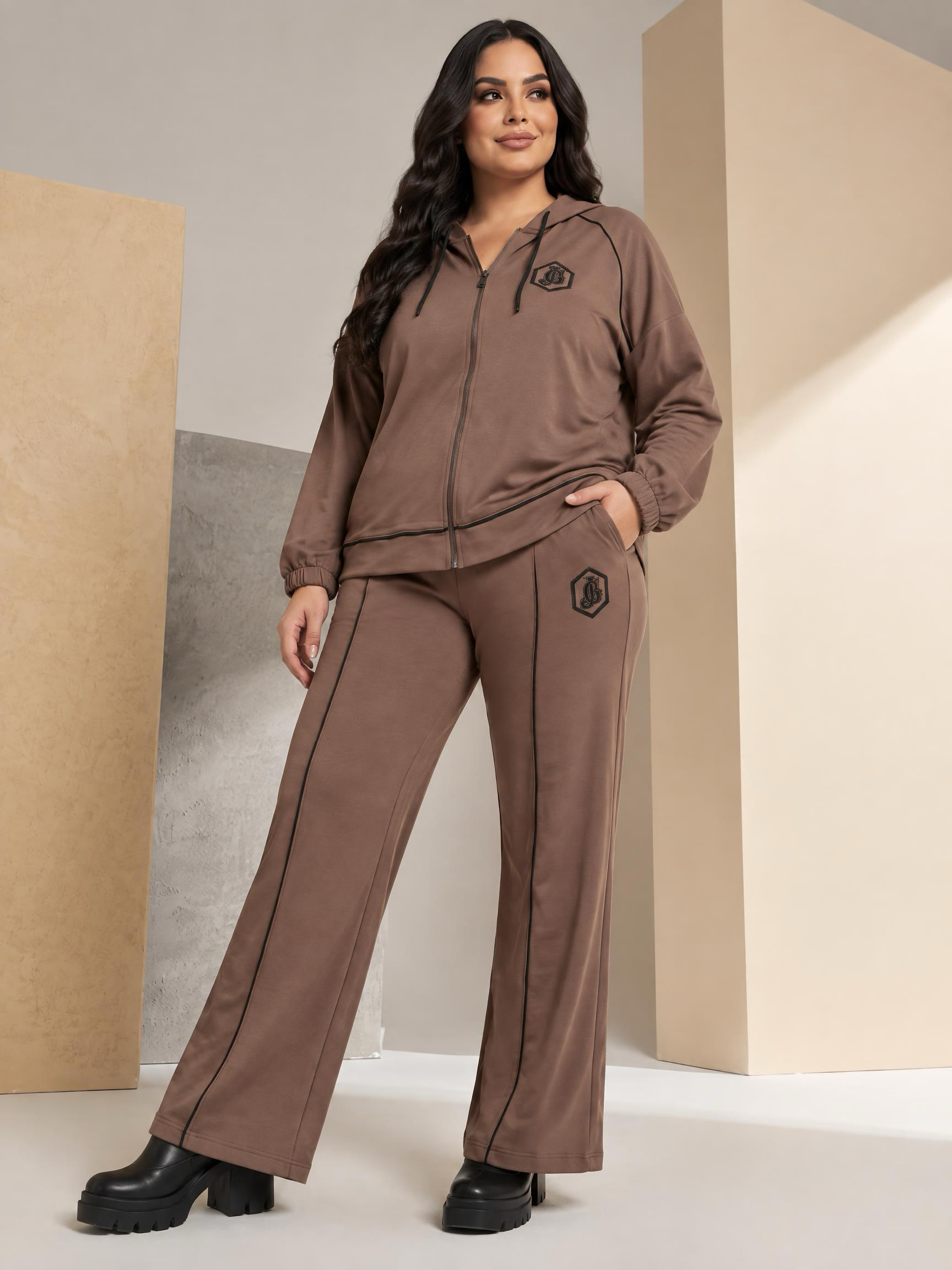 Compleu elegant cappuccino din tricot în mărimi mari