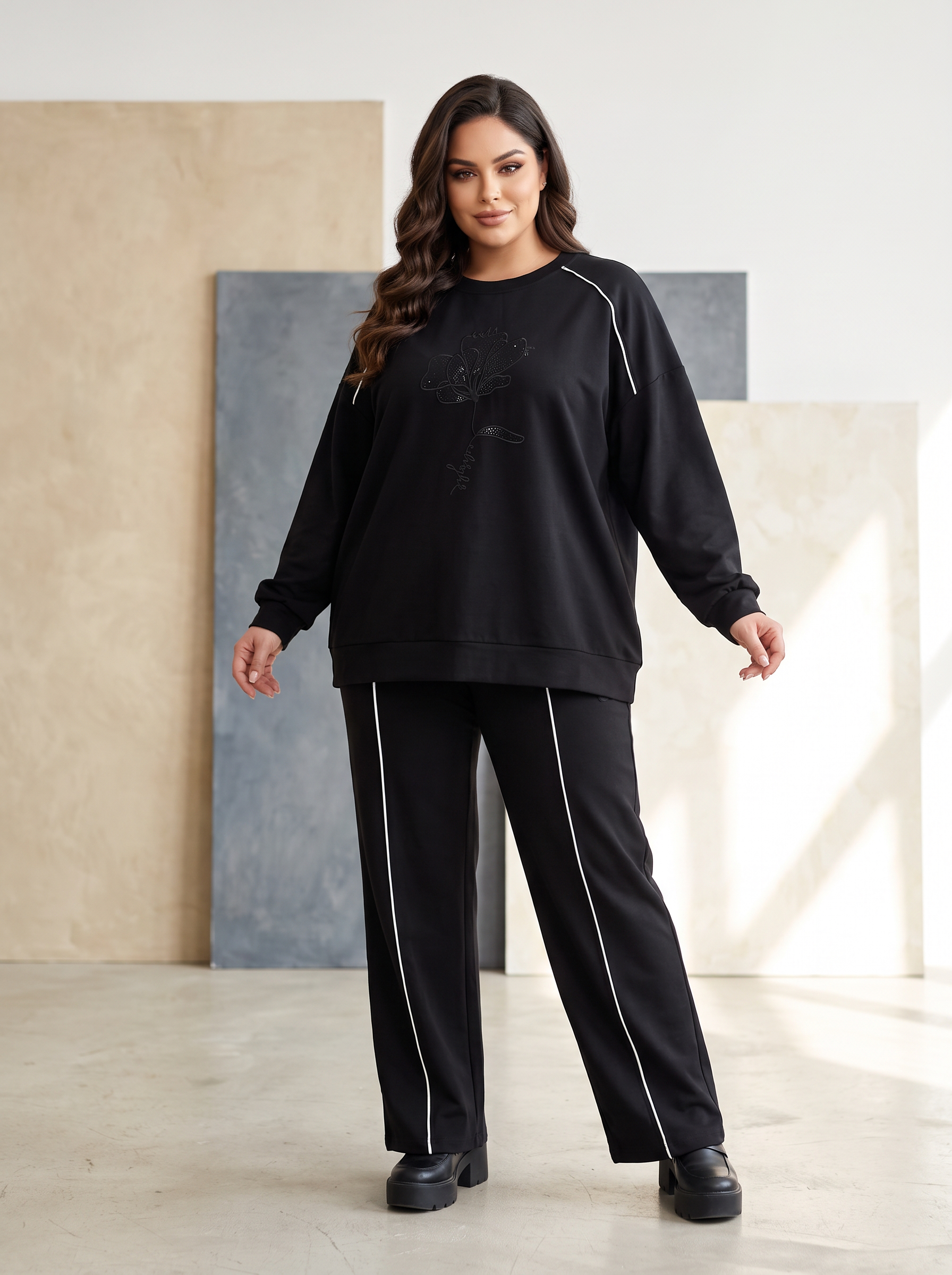 Compleu maxi elegant cu pantaloni cu crac larg și bluză cu pietricele