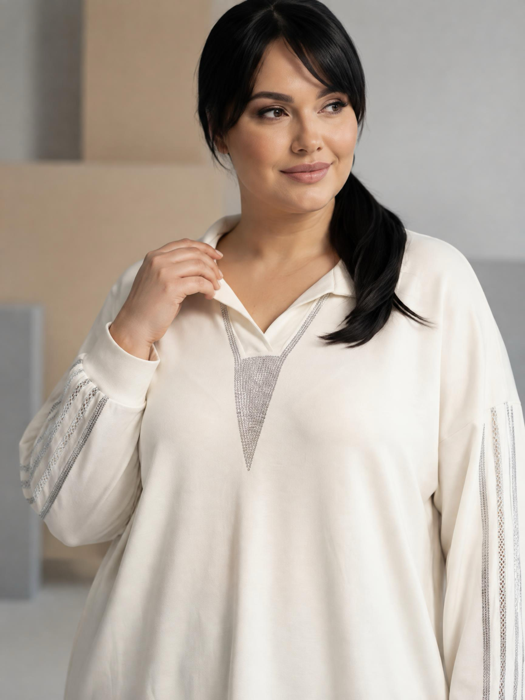 Compleu elegant cu croială sofisticată