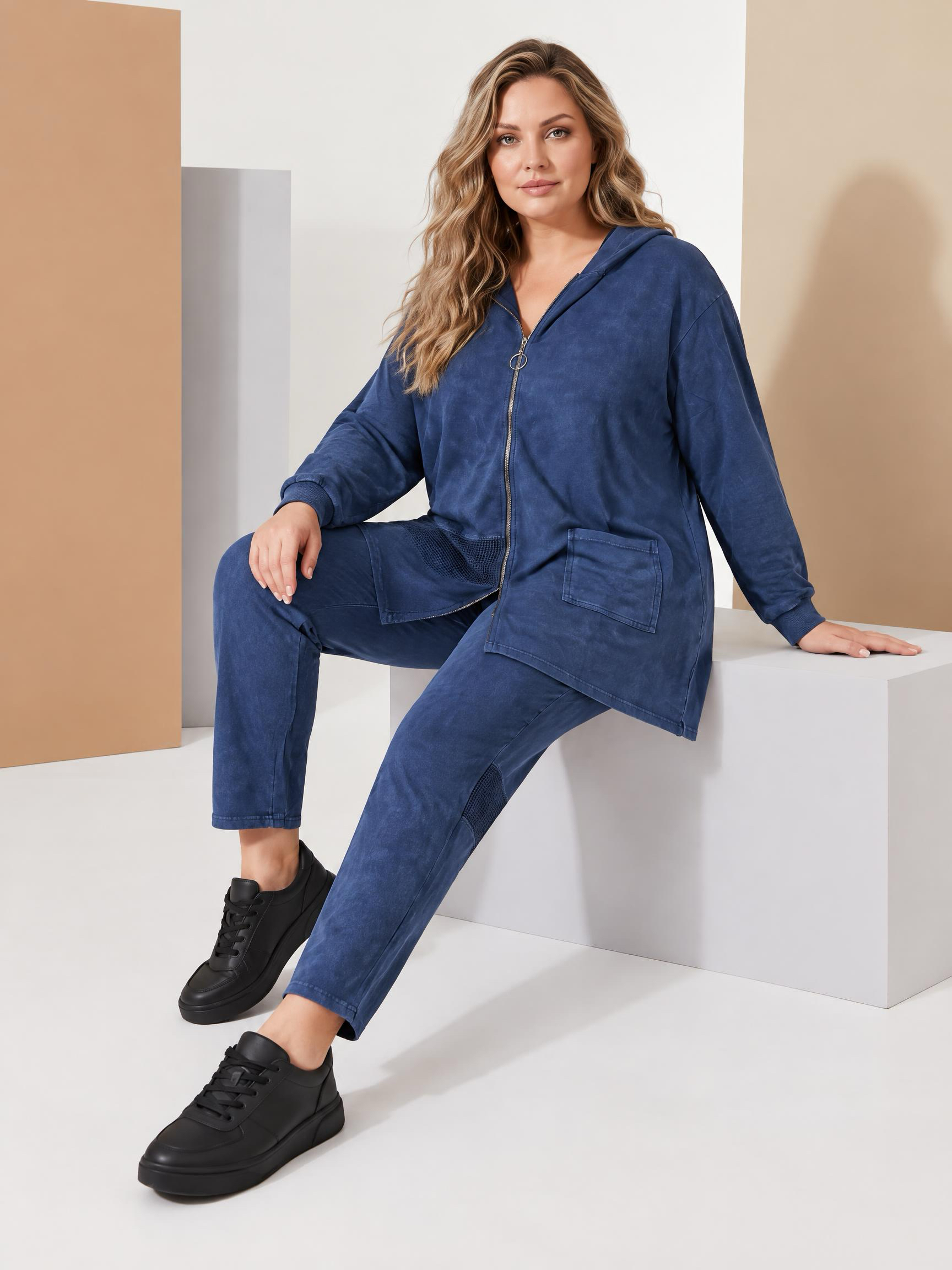 Set din denim albastru cu glugă și croială modernă