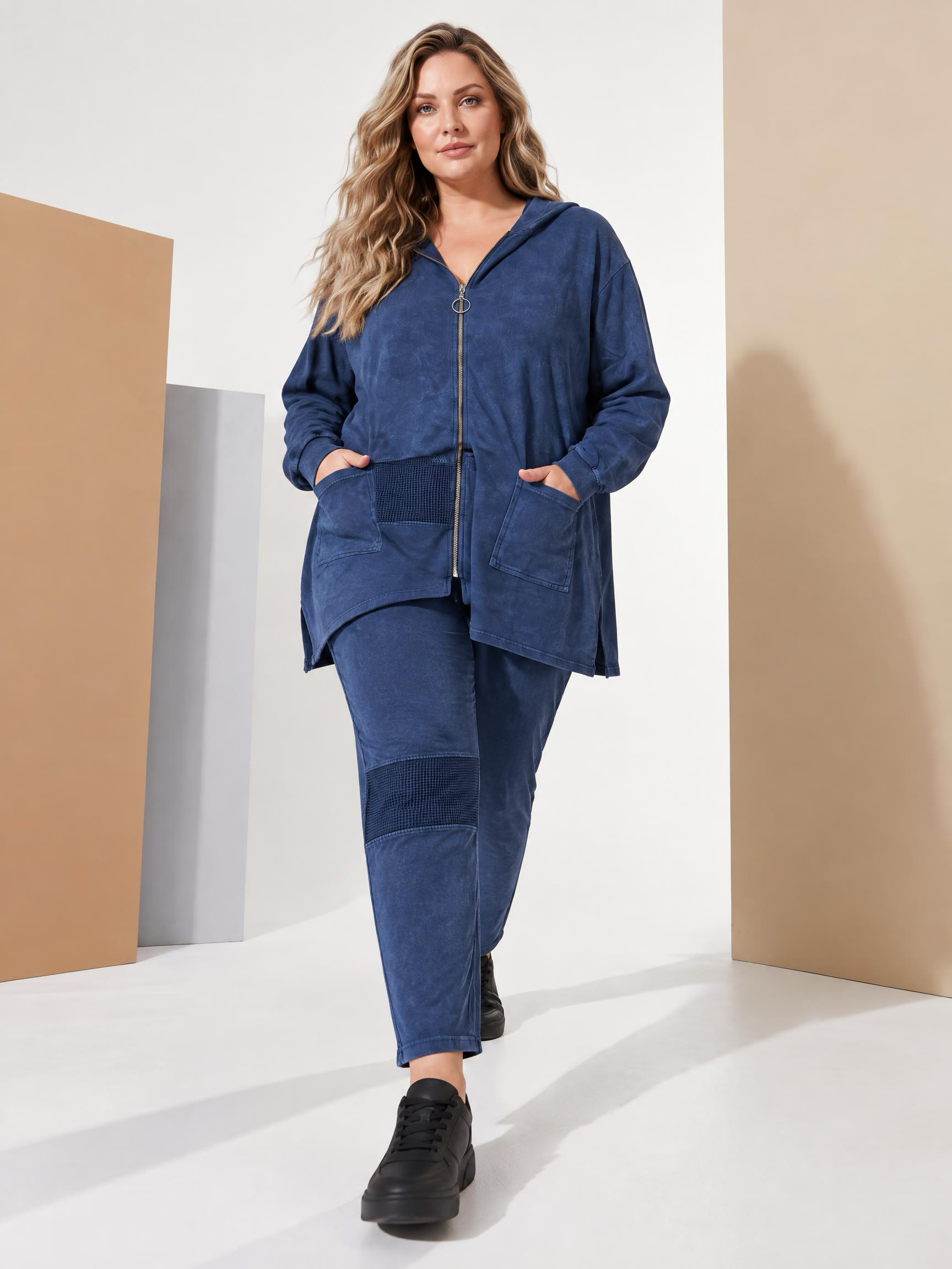 Set din denim albastru cu glugă și croială modernă