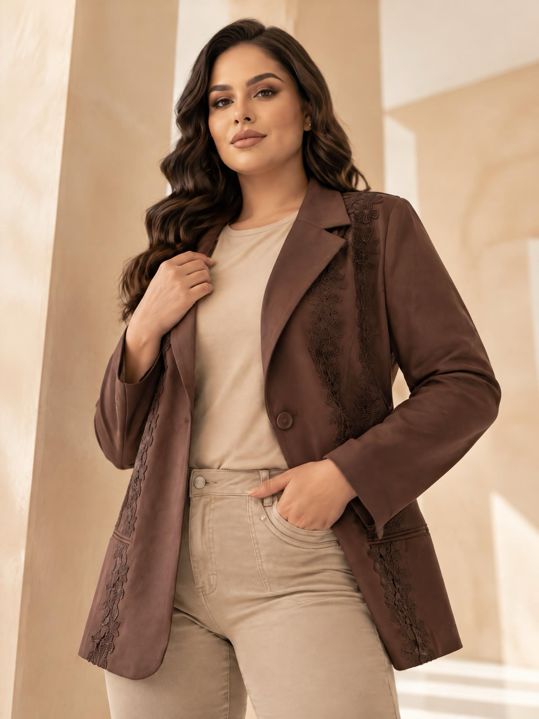 Sacou maro cu detalii elegante și broderie maro