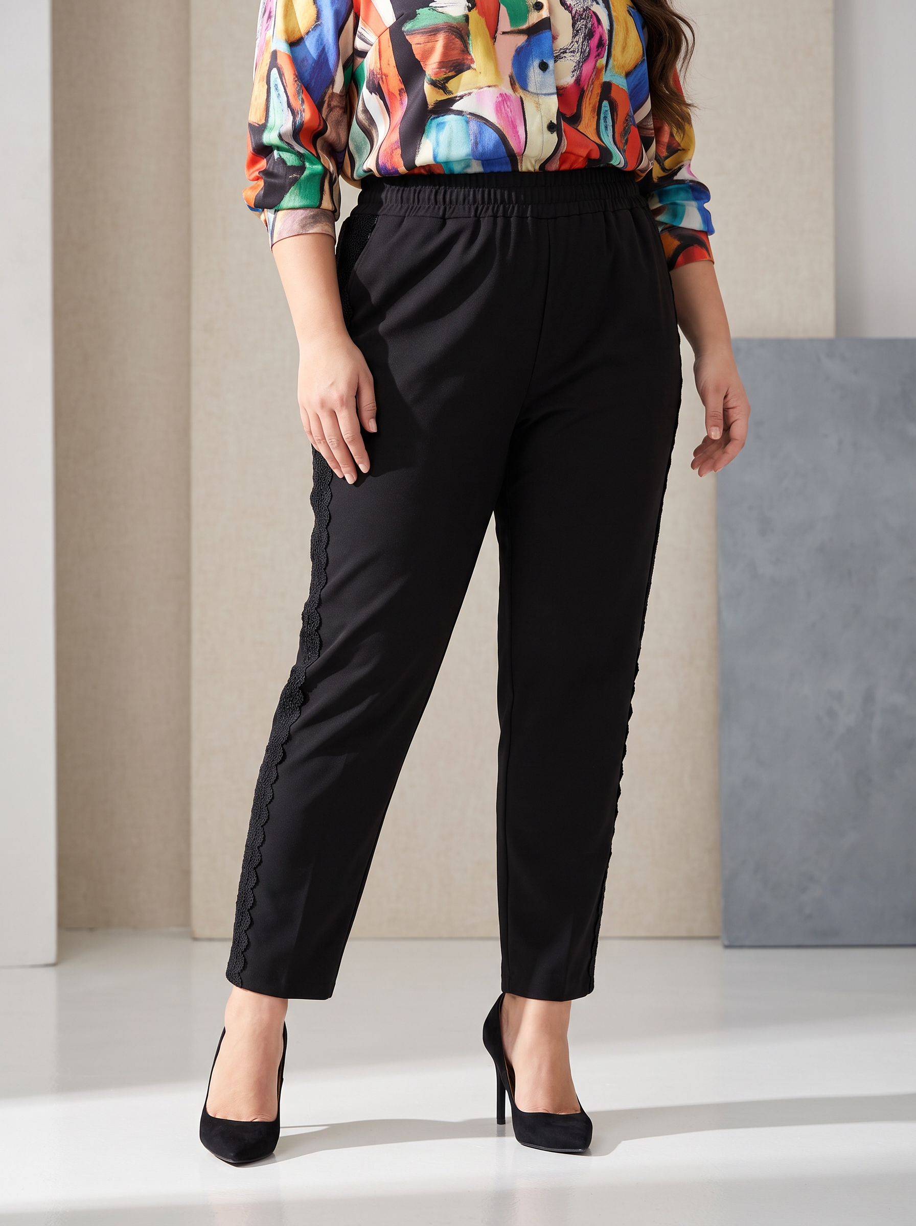 Pantaloni din țesătură Punto Milano cu bandă laterală brodată