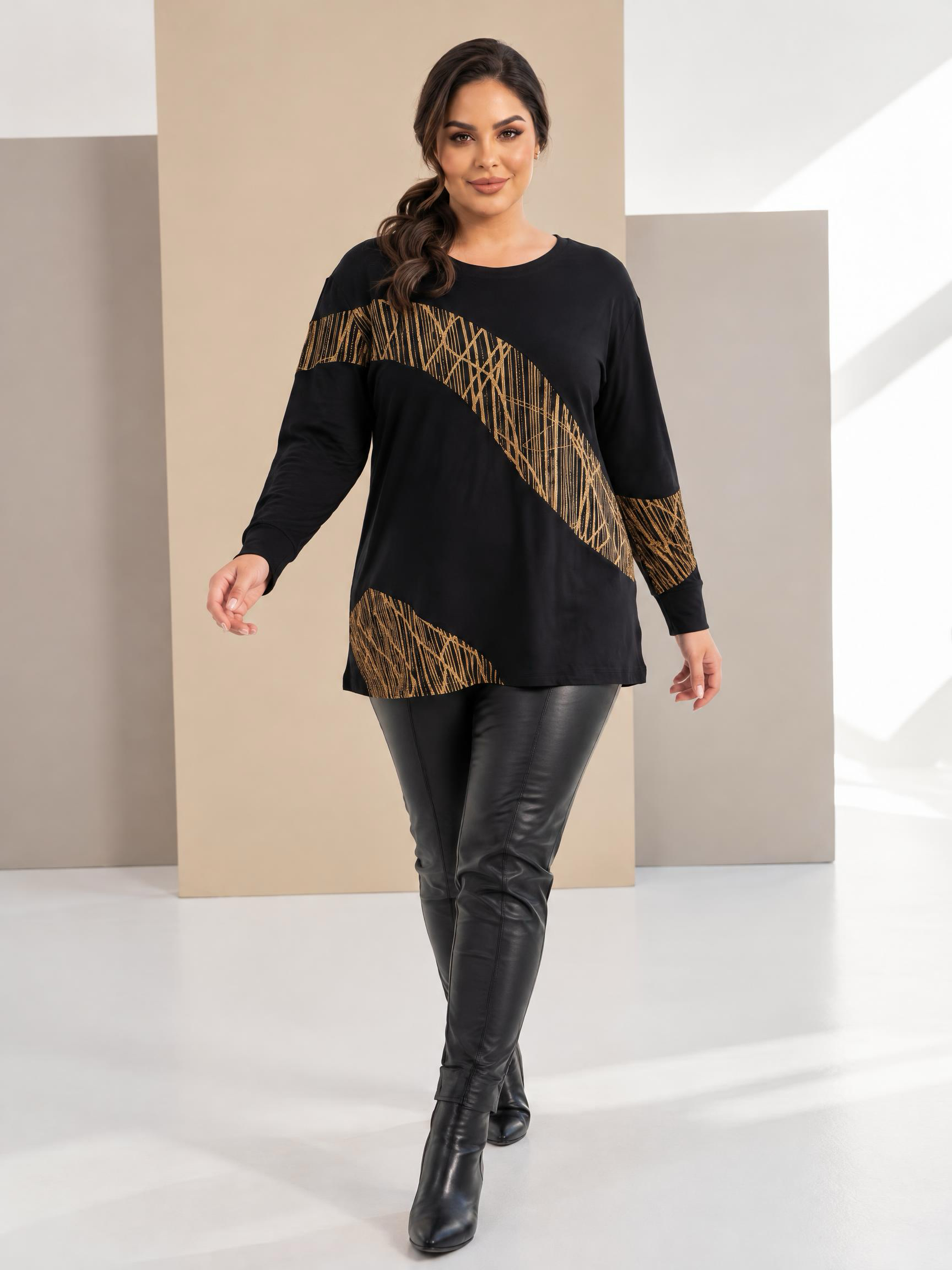 Bluză elegantă cu inserții din fire aurii și design sofisticat