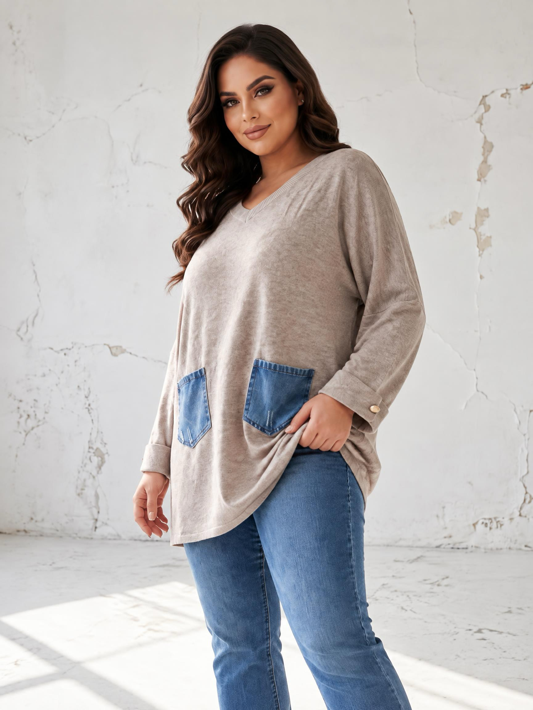 Tunică bej din tricot fin cu buzunare din denim
