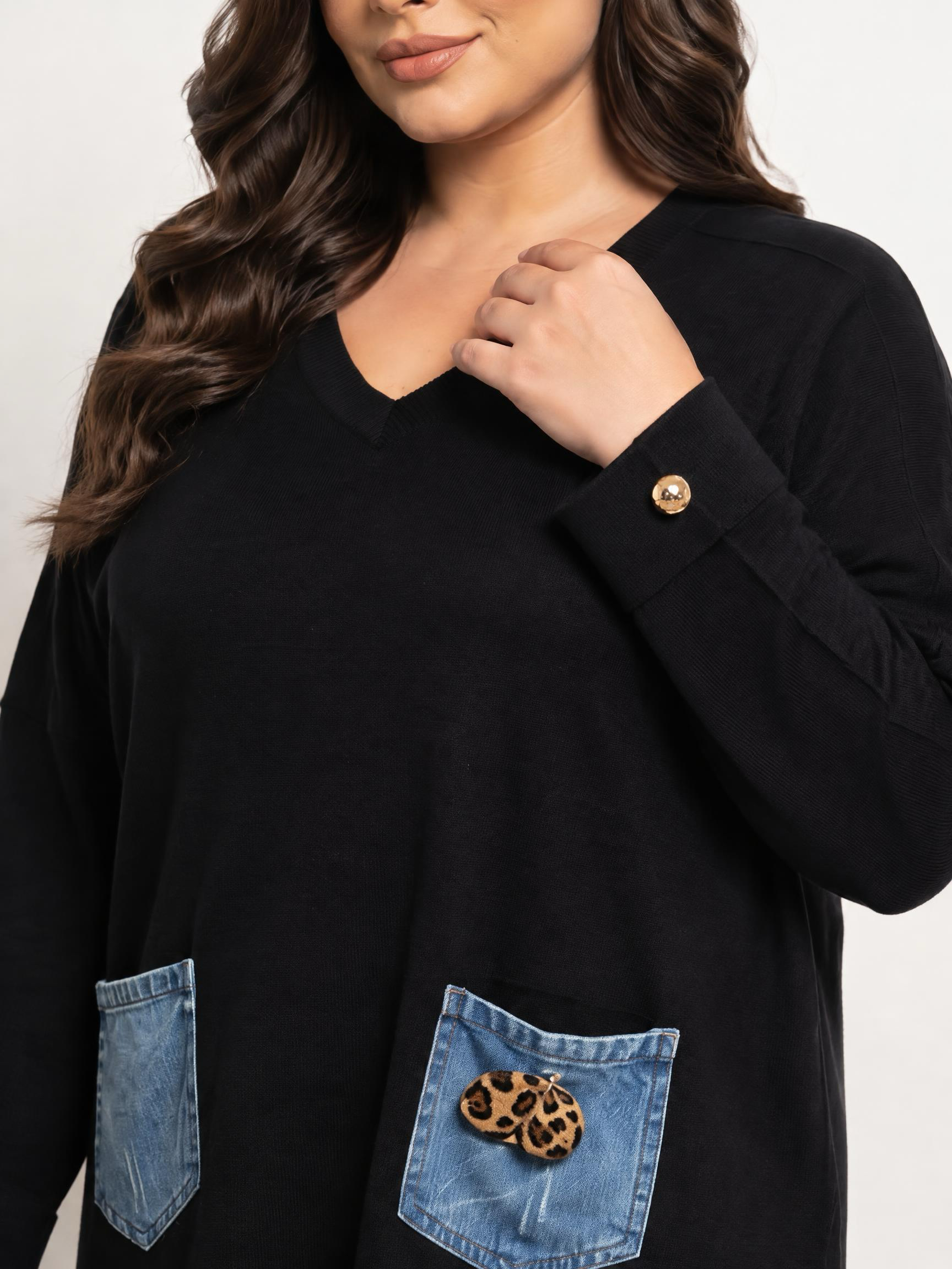 Tunică neagră din tricot fin cu buzunare din denim