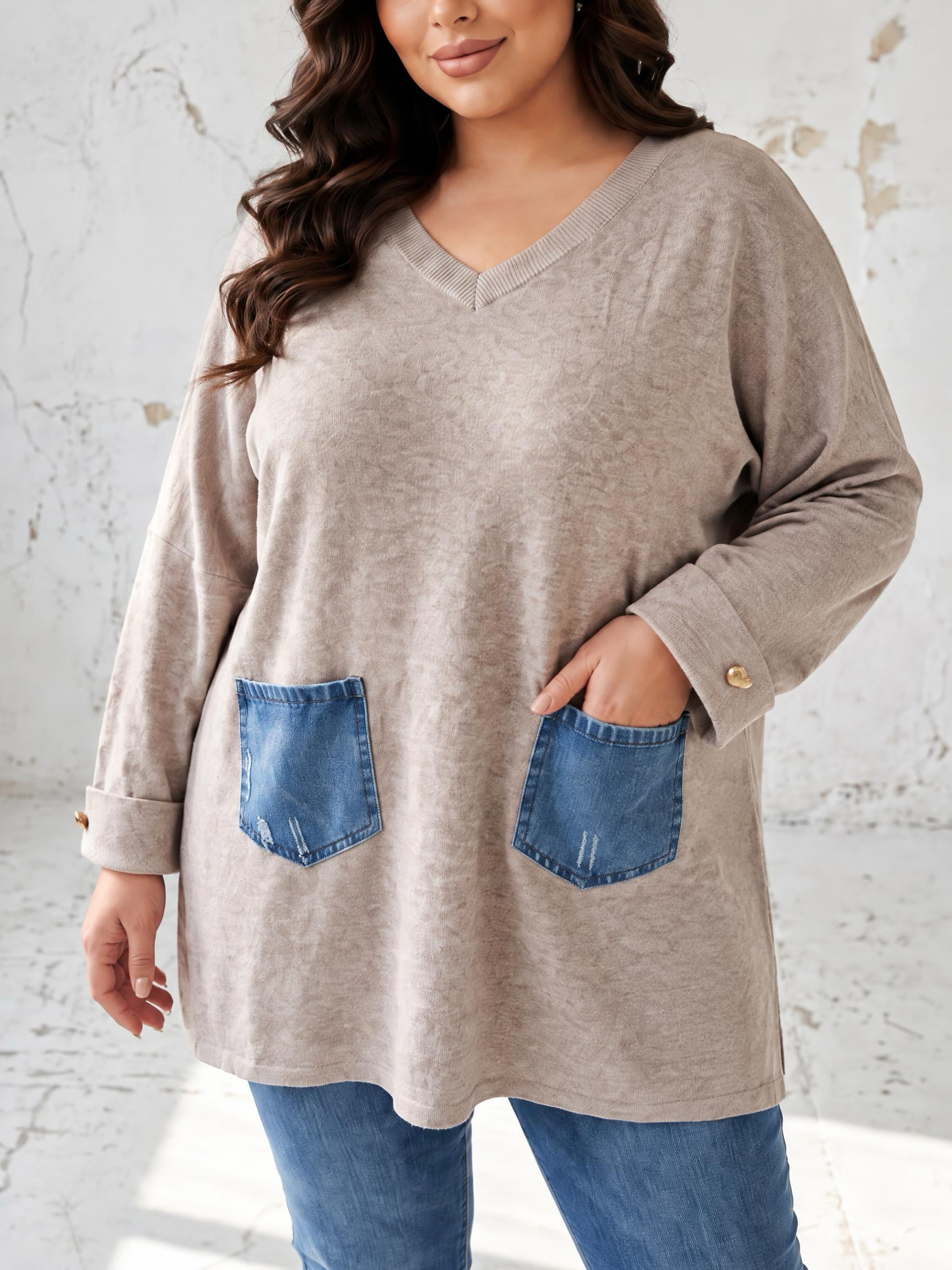 Tunică bej din tricot fin cu buzunare din denim