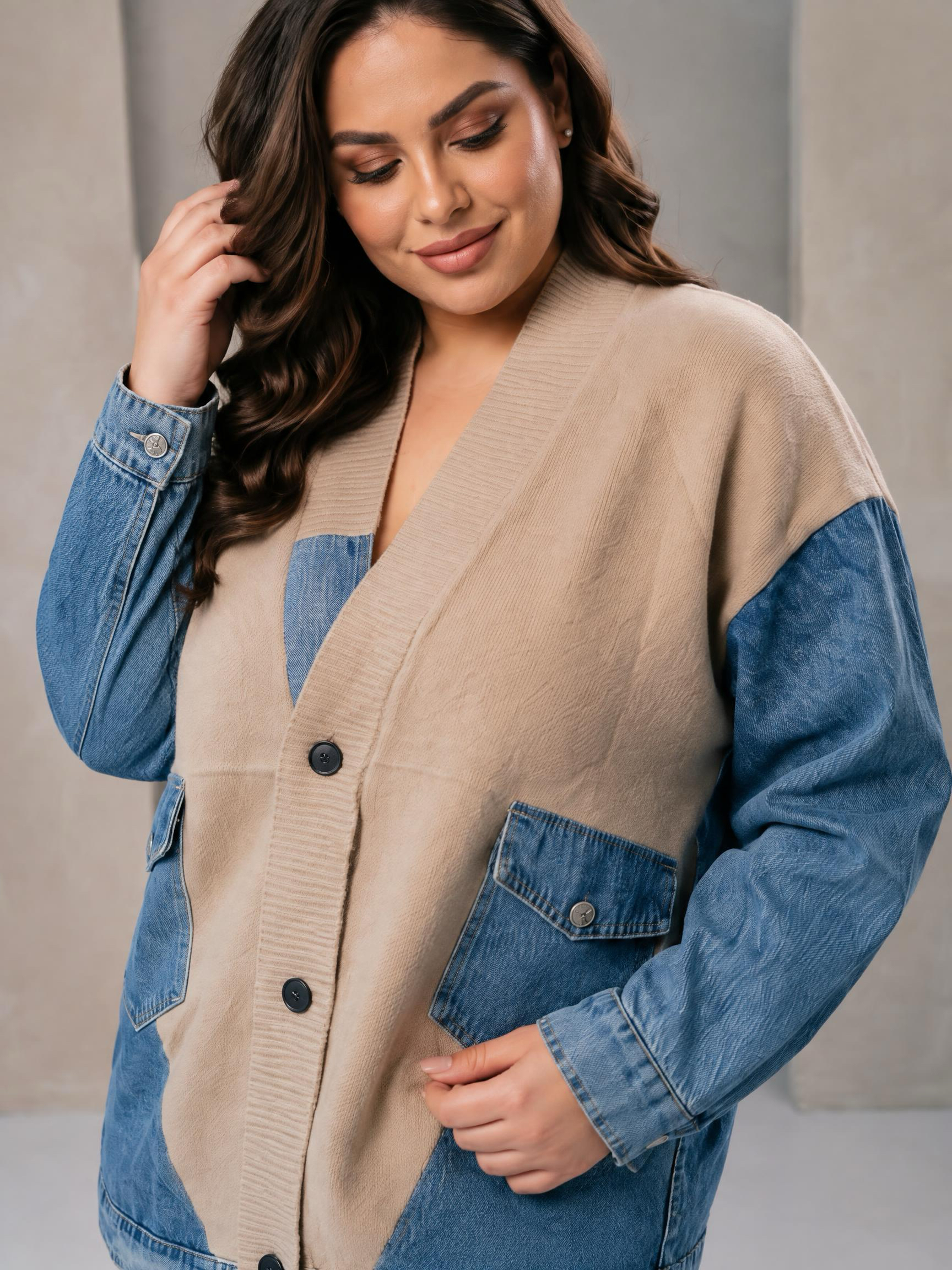 Jachetă modernă din denim cu inserții din tricot bej