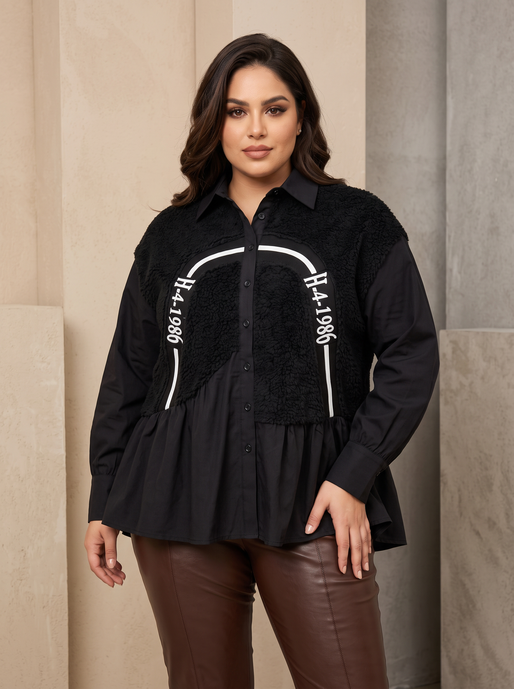 Cămașă de designer din două materiale cu volănaș elegant