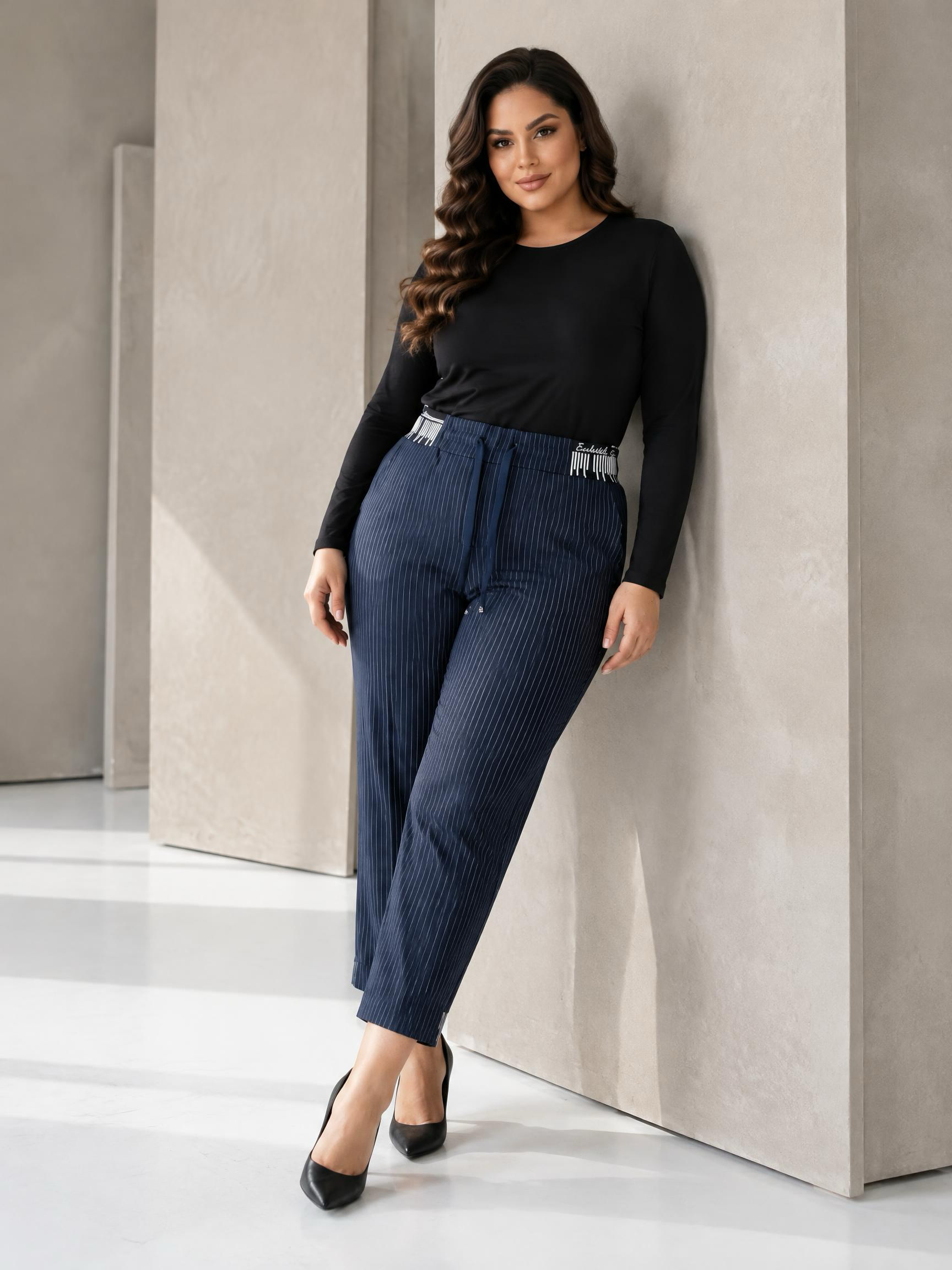 Pantaloni eleganți bleumarin cu dungi fine