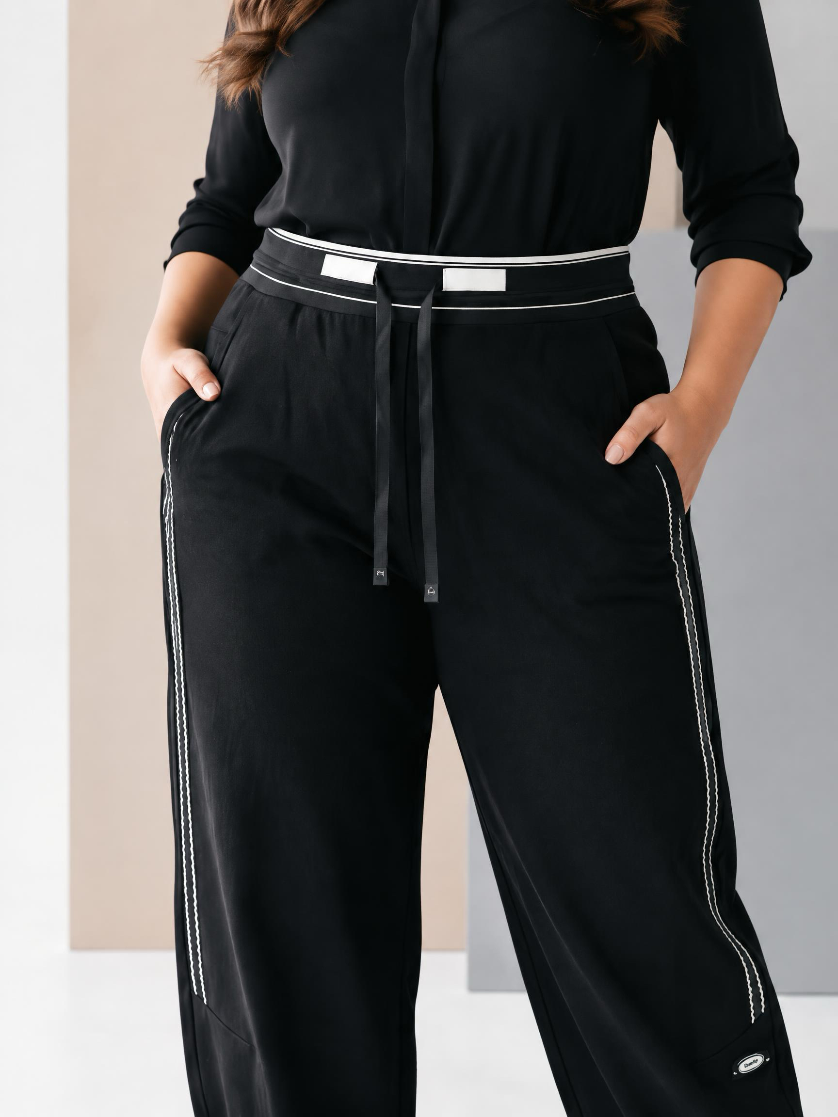 Pantaloni largi din tricot ferm cu dungi albe laterale