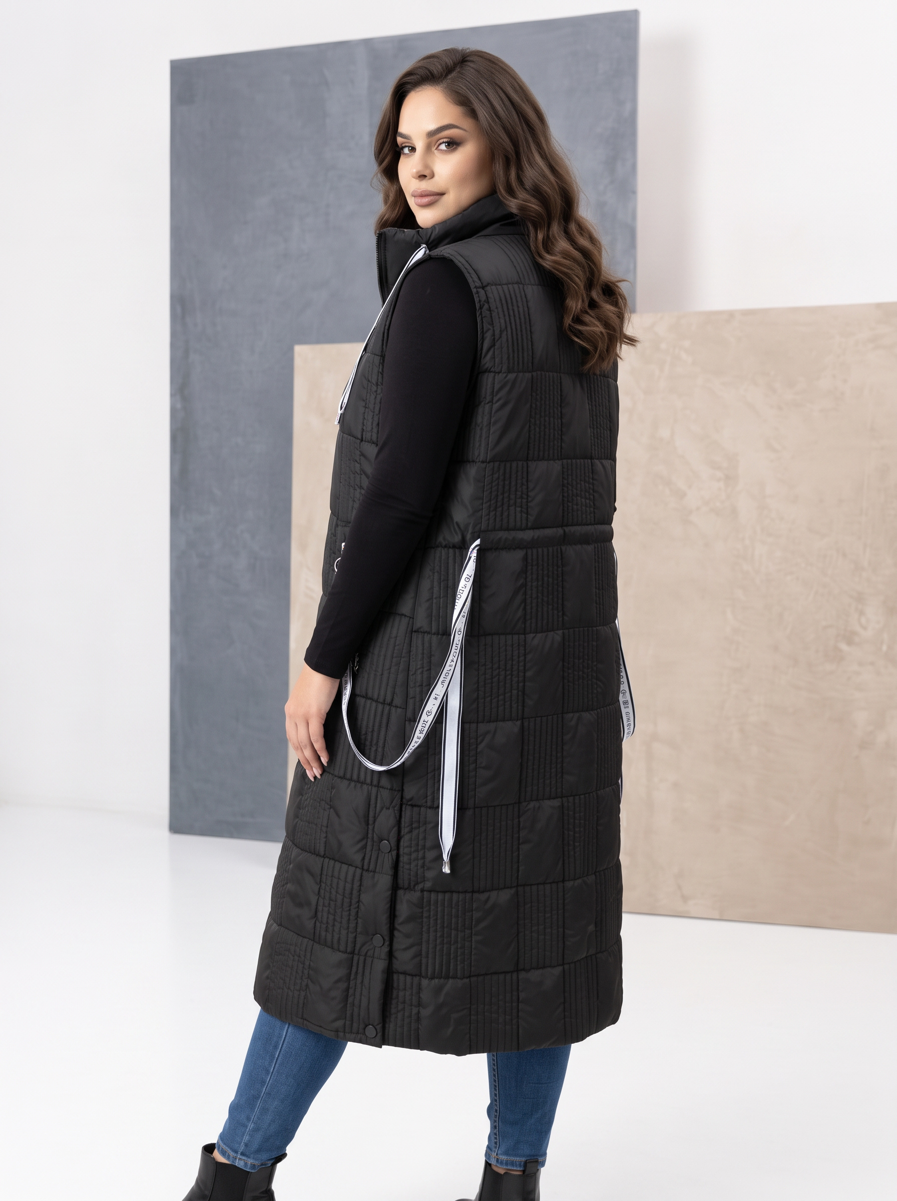 Vestă lungă neagră cu croială de designer în mărimi mari