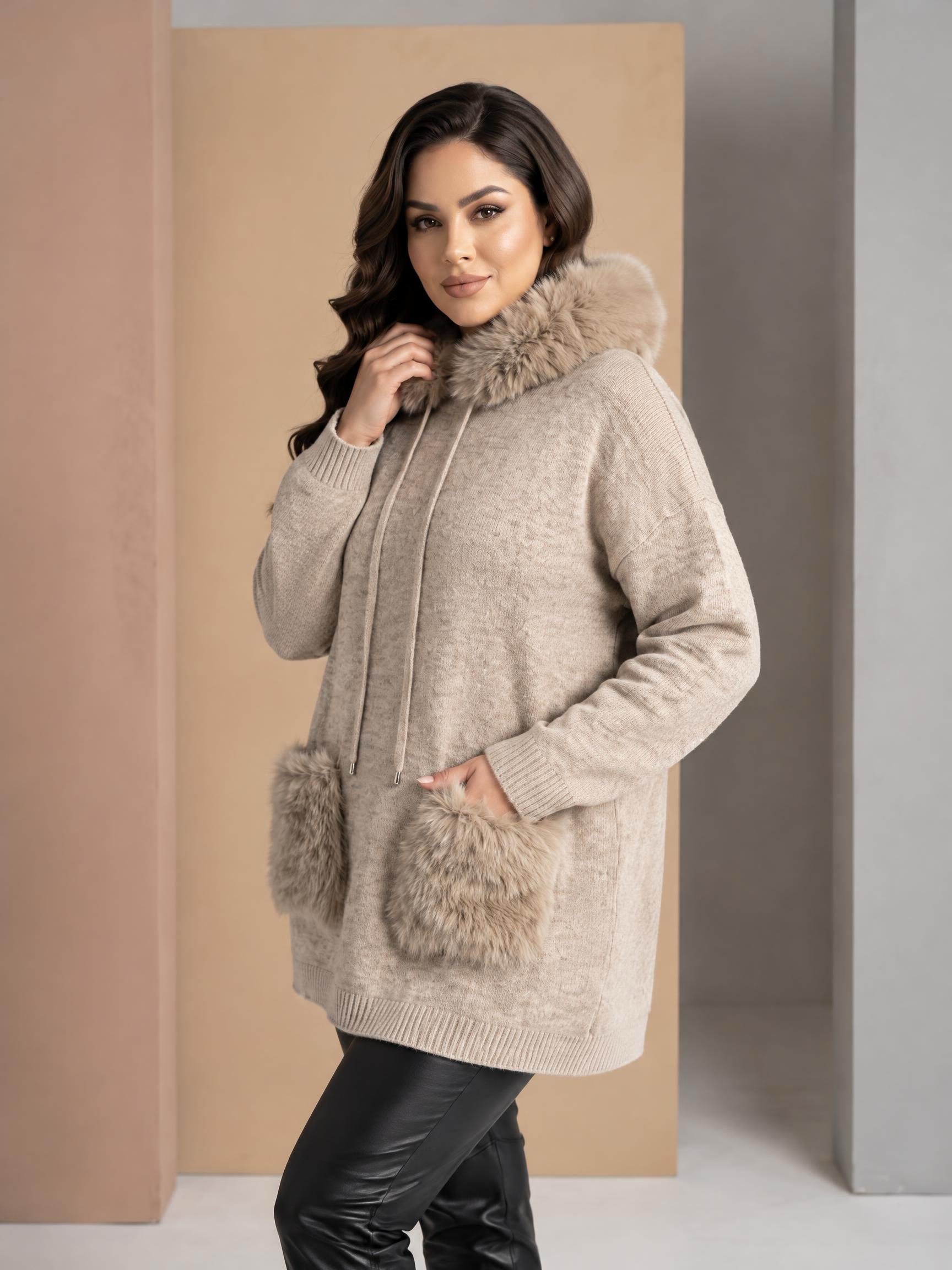 Tunică cappuccino cu buzunare și guler pufos