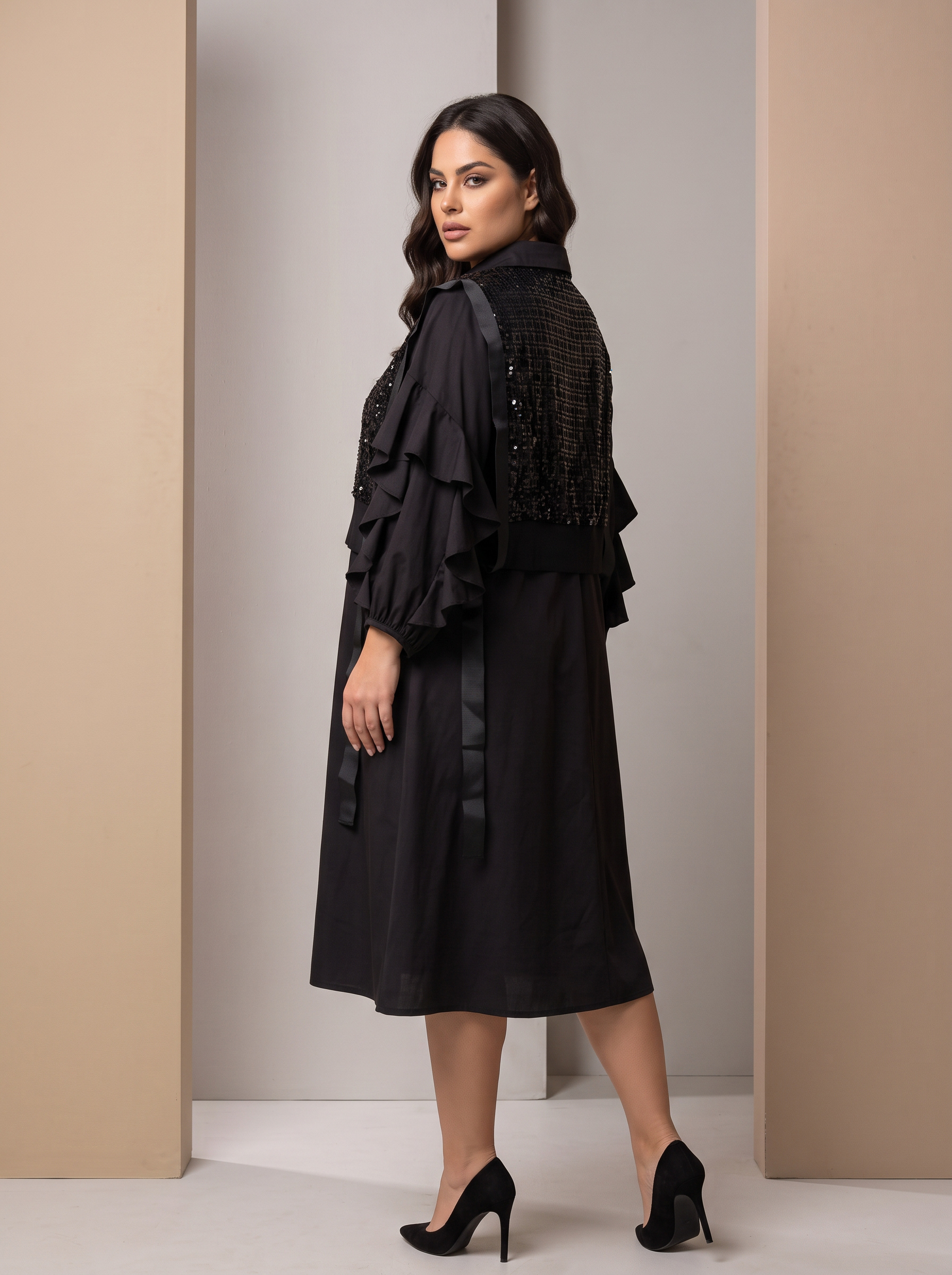 Rochie neagră evazată cu paiete în stil designer