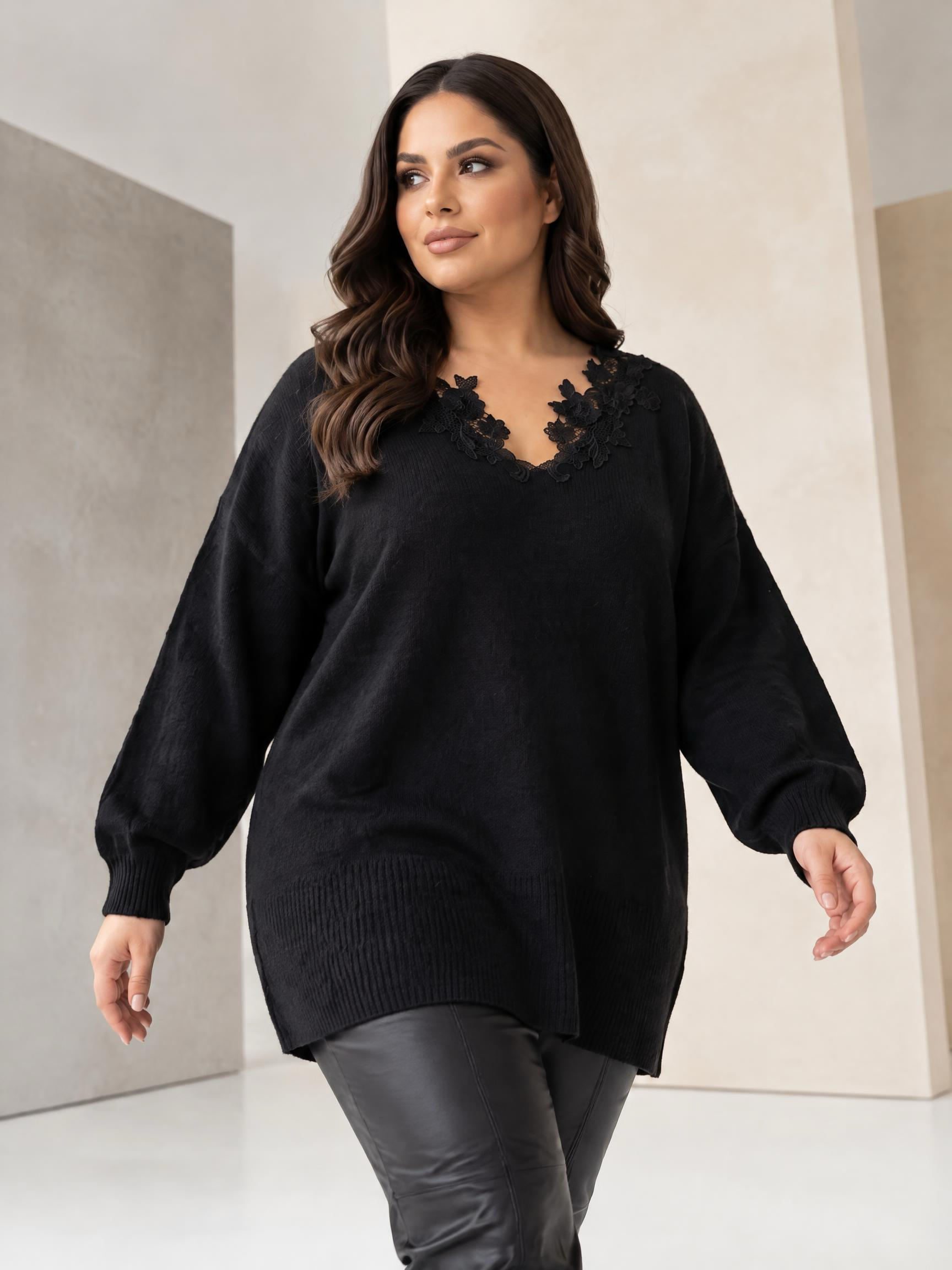 Pulover din tricot fin cu dantelă brodată în culoarea neagră