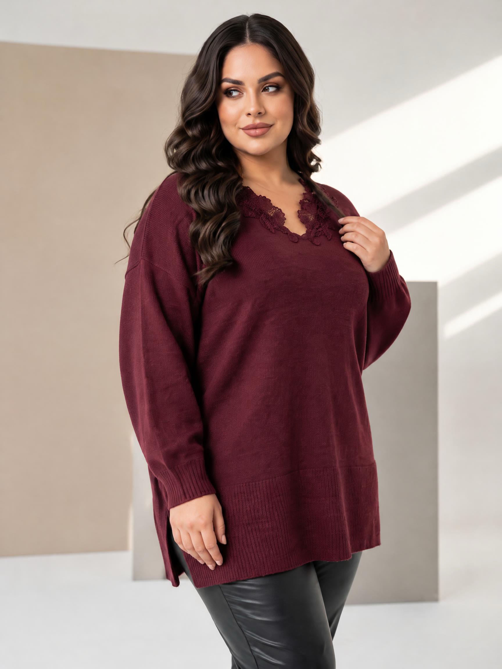 Pulover din tricot fin cu dantelă brodată în culoarea bordo
