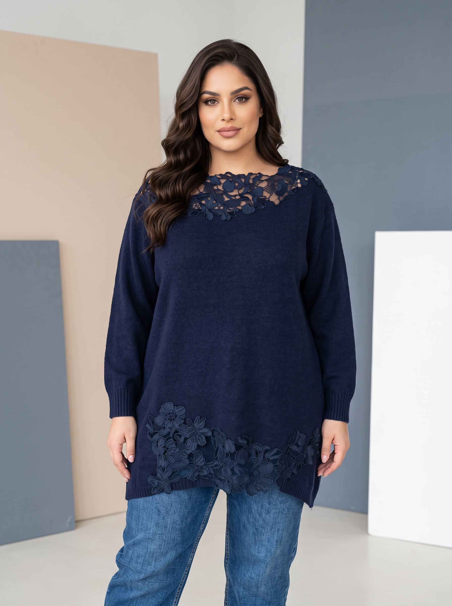 Pulover subțire bleumarin cu dantelă delicată 3D