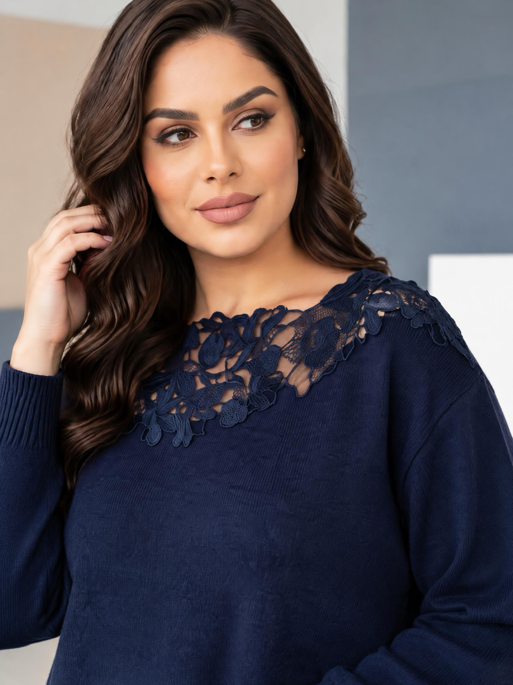 Pulover subțire bleumarin cu dantelă delicată 3D