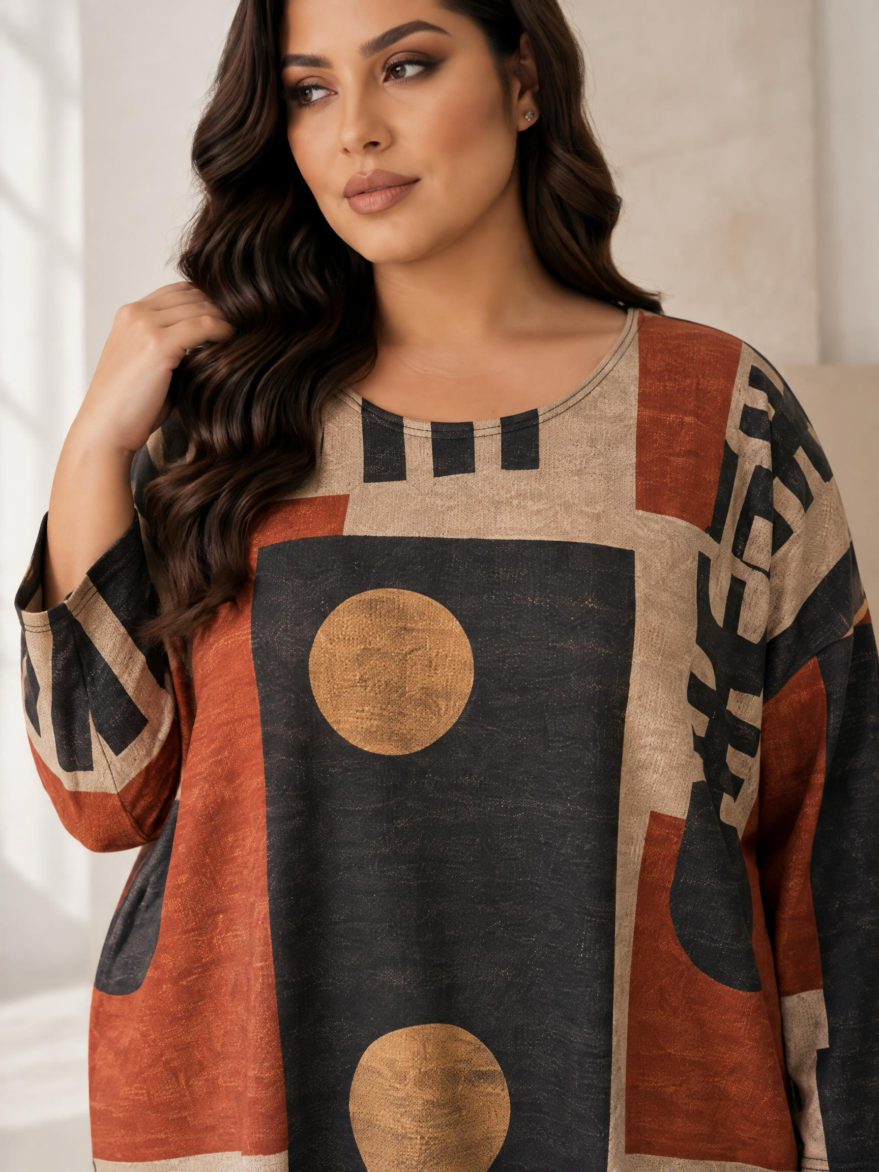 Tunică maxi elegantă cu împrimeu geometric modern