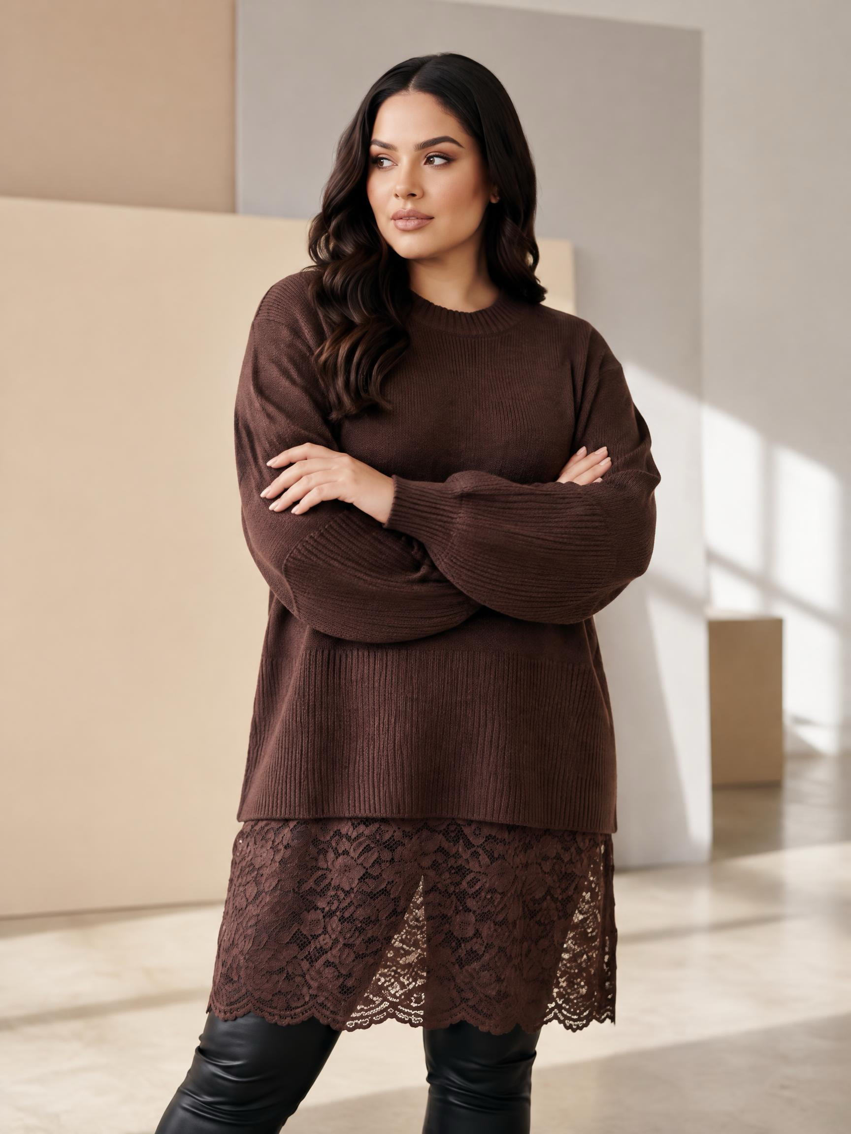 Tunică lungă maro din tricot fin cu dantelă