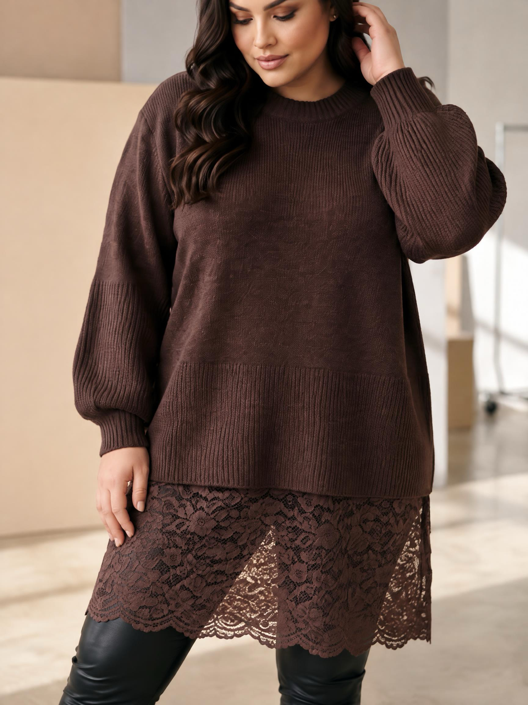 Tunică lungă maro din tricot fin cu dantelă