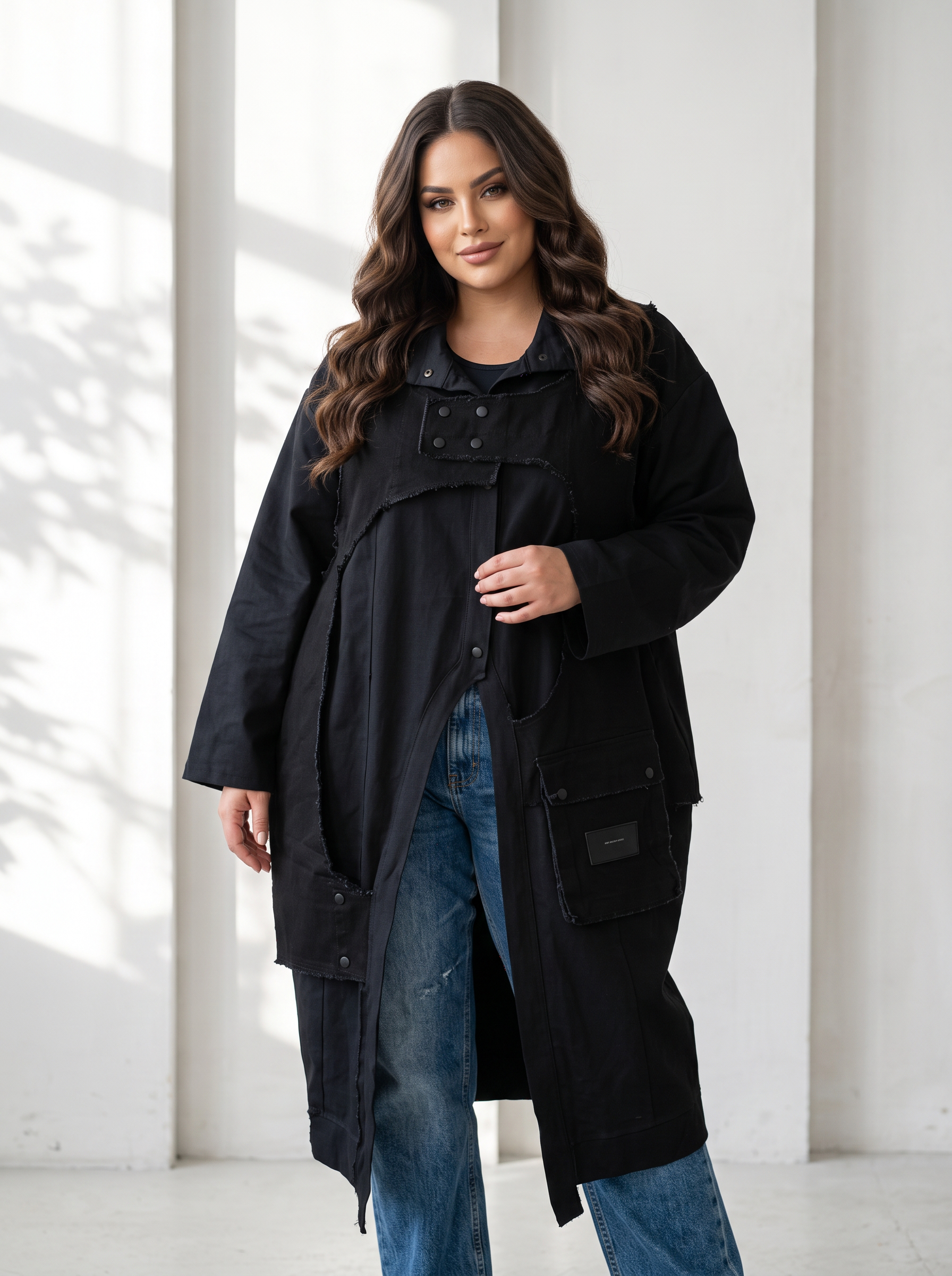 Trench maxi de designer cu detalii din denim în mărimi mari