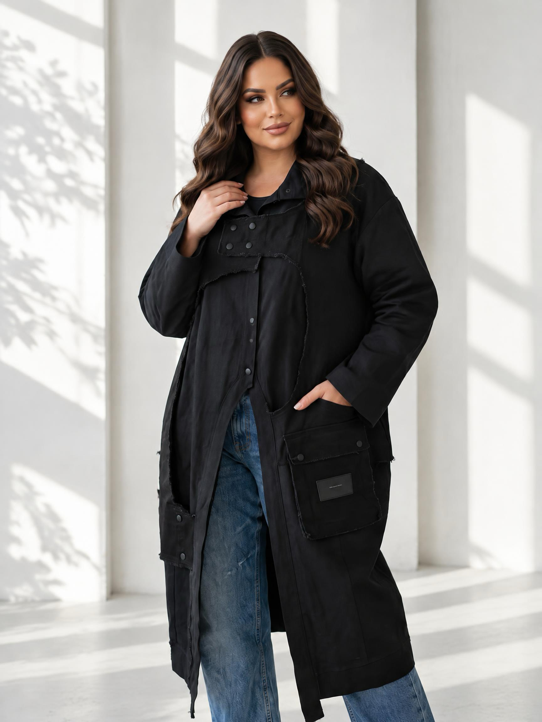 Trench maxi de designer cu detalii din denim în mărimi mari