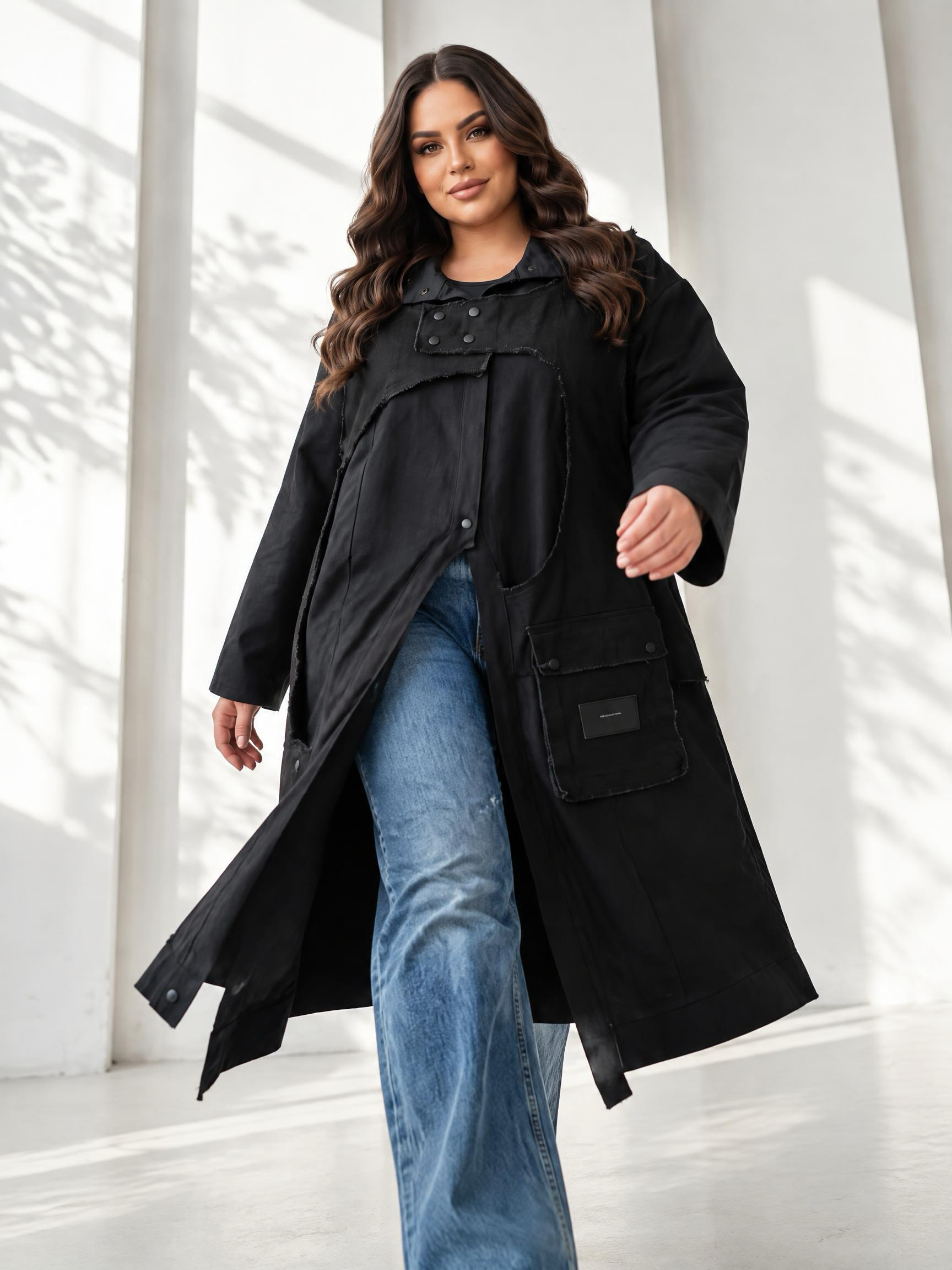 Trench maxi de designer cu detalii din denim în mărimi mari