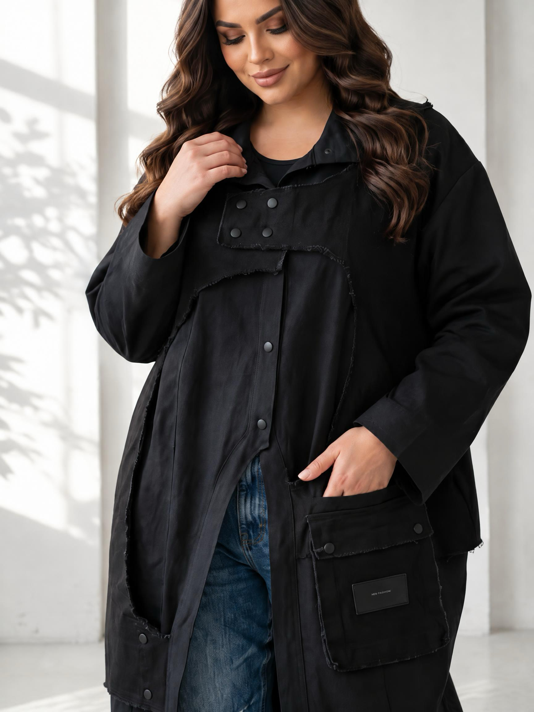 Trench maxi de designer cu detalii din denim în mărimi mari