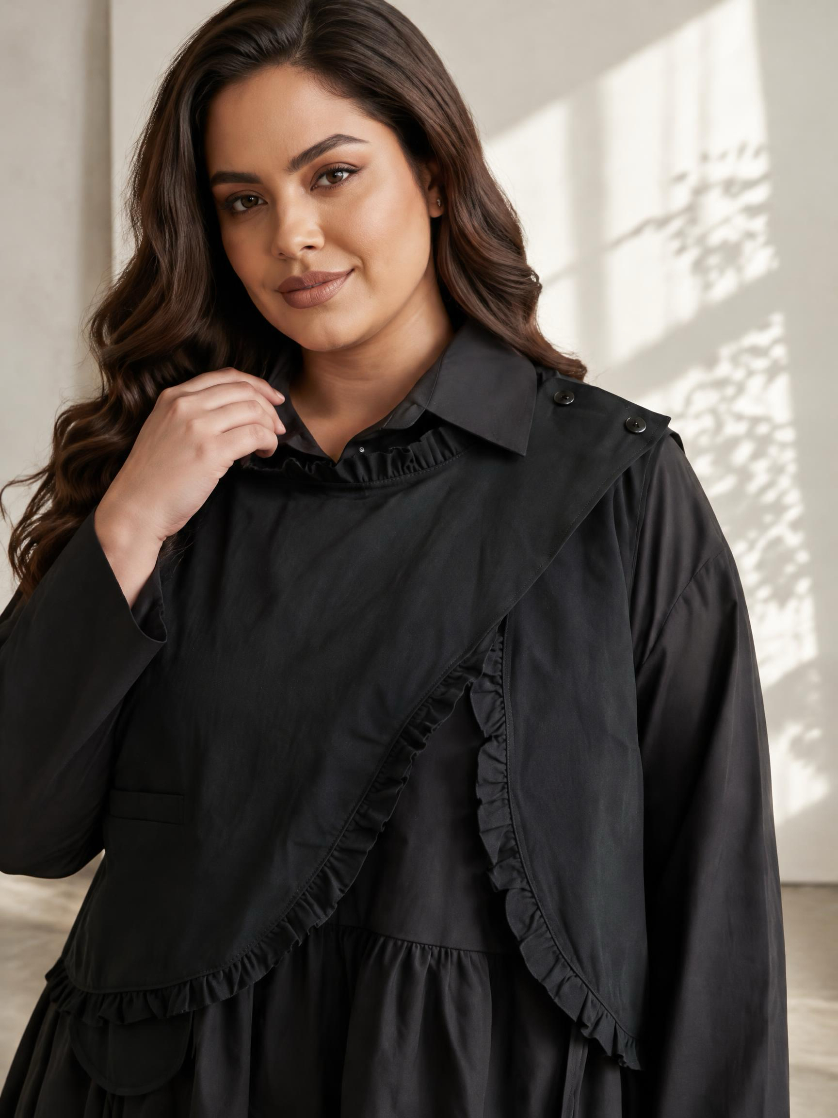 Rochie neagră de designer cu partea frontală asimetrică