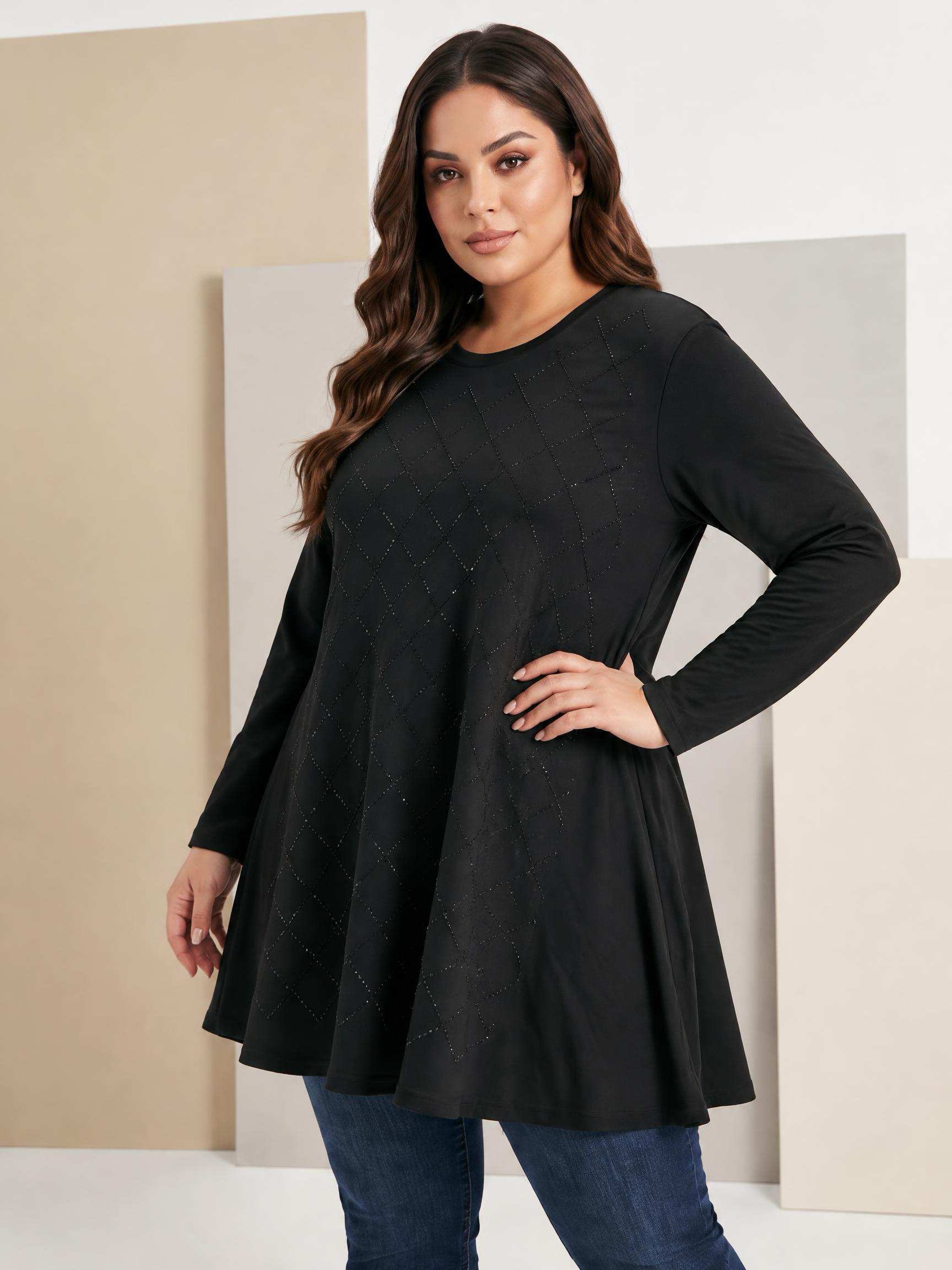 Tunică maxi elegantă evazată cu pietricele strălucitoare