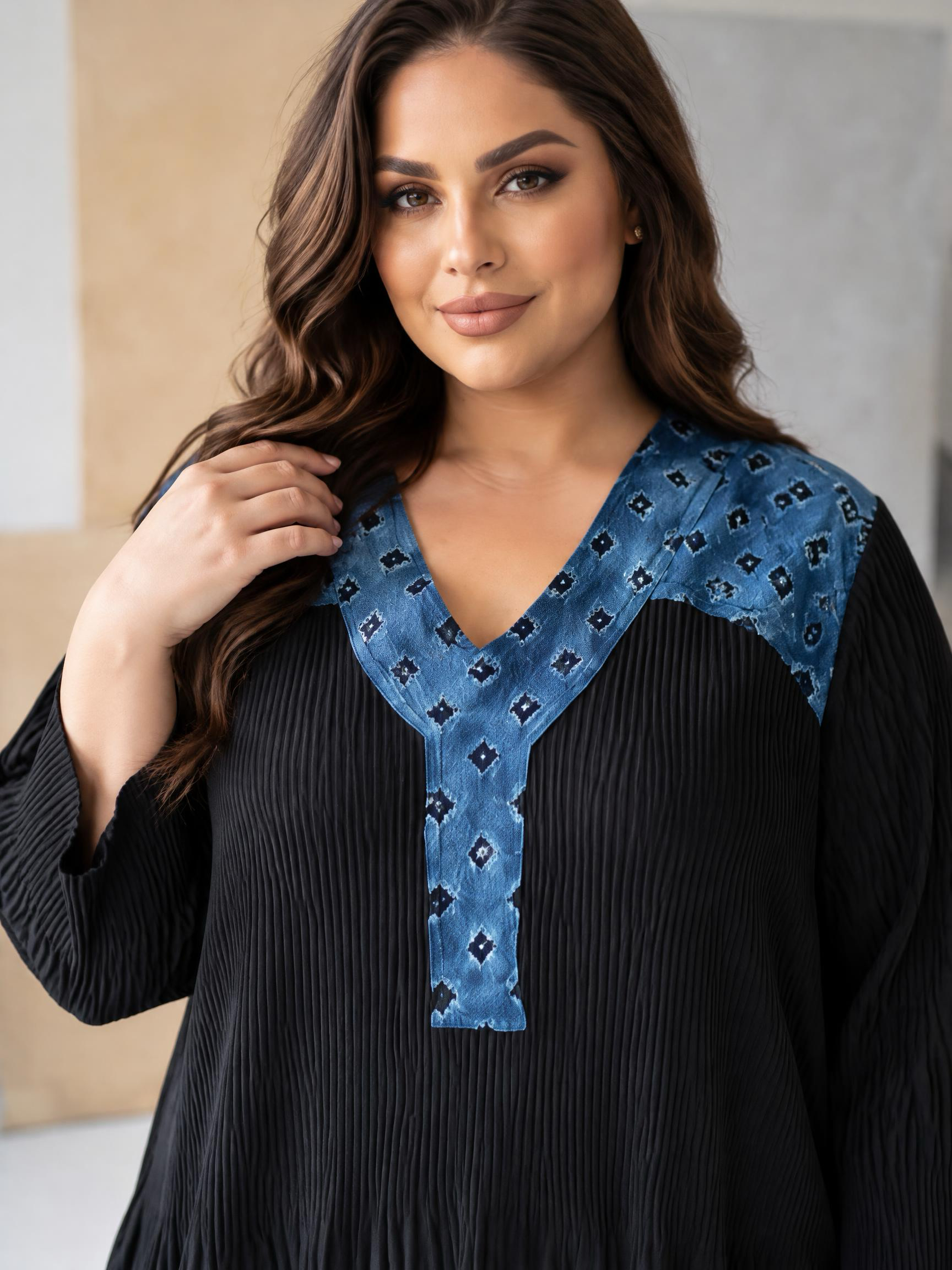 Rochie de designer PLUS SIZE neagră cu detalii din denim
