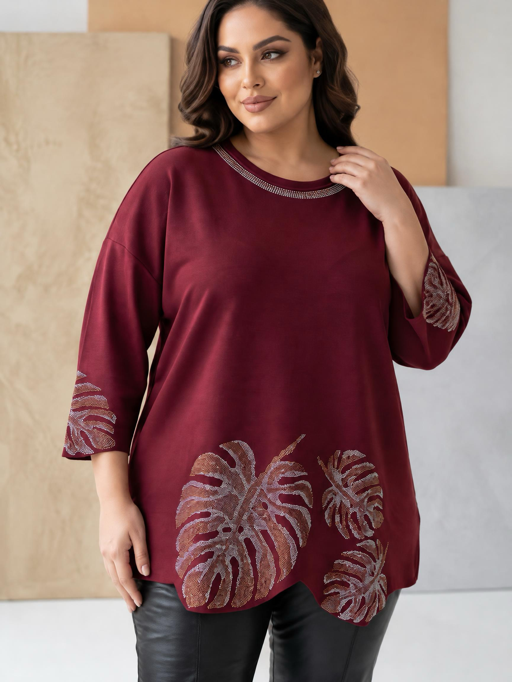 Tunică elegantă bordo cu motive florale strălucitoare