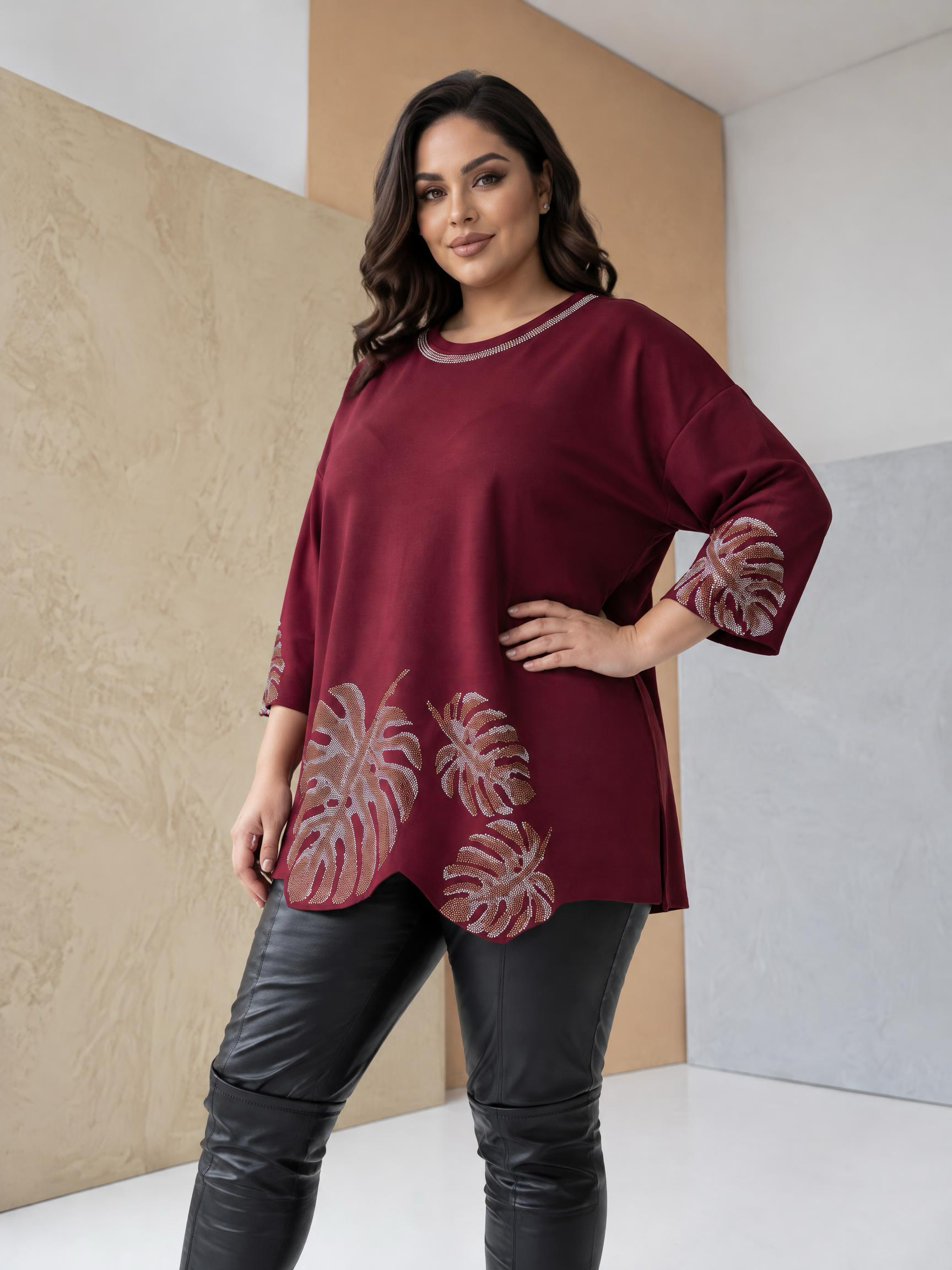 Tunică elegantă bordo cu motive florale strălucitoare