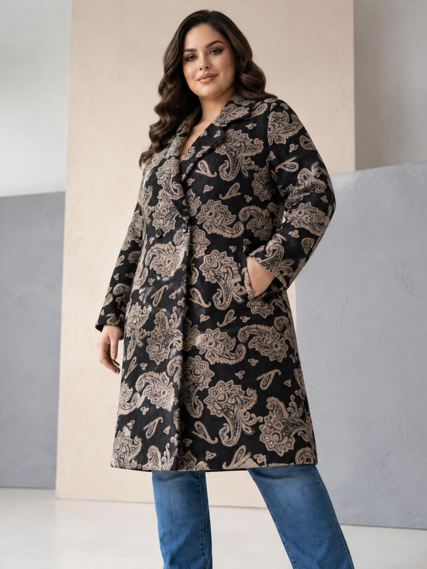 Palton maxi de toamnă în nuanțe naturale și elegante