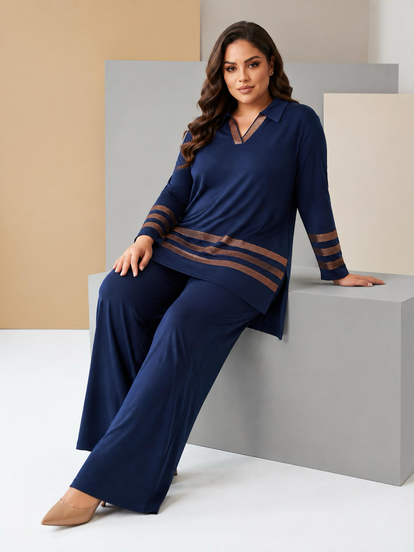 Compleu modern albastru cu tunică și pantaloni în stil sport-elegant