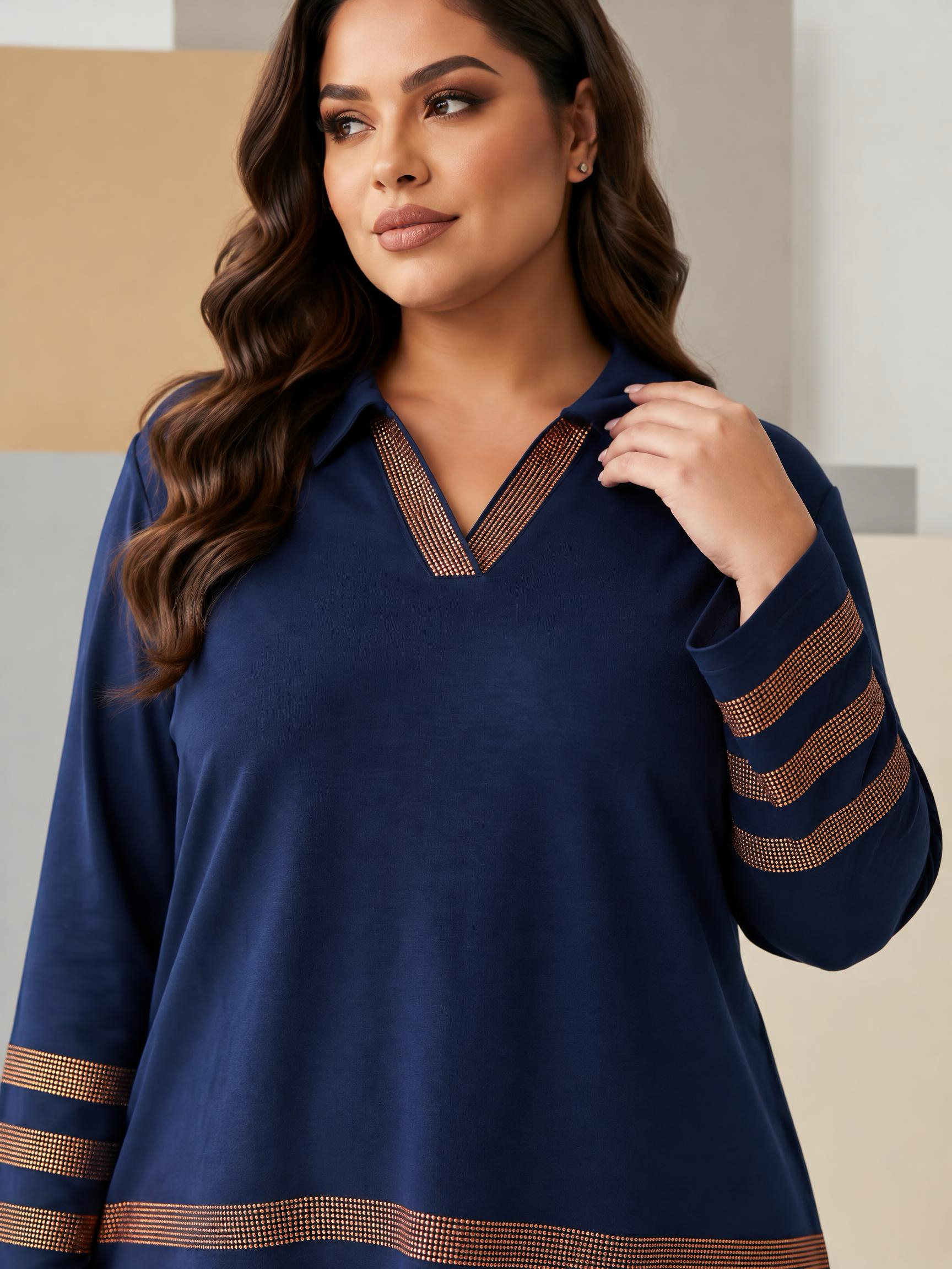 Compleu modern albastru cu tunică și pantaloni în stil sport-elegant