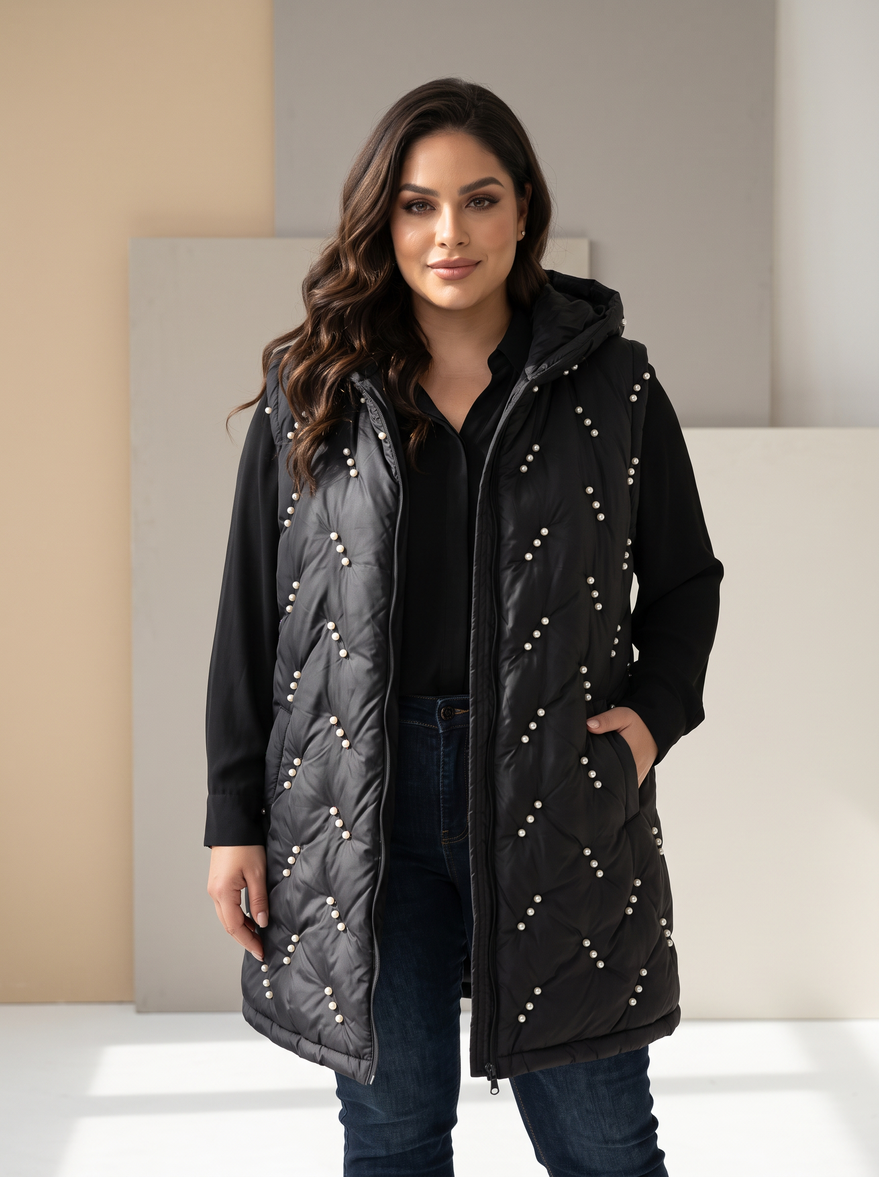 Vestă de lux groasă culoare neagră decorată cu perle elegante