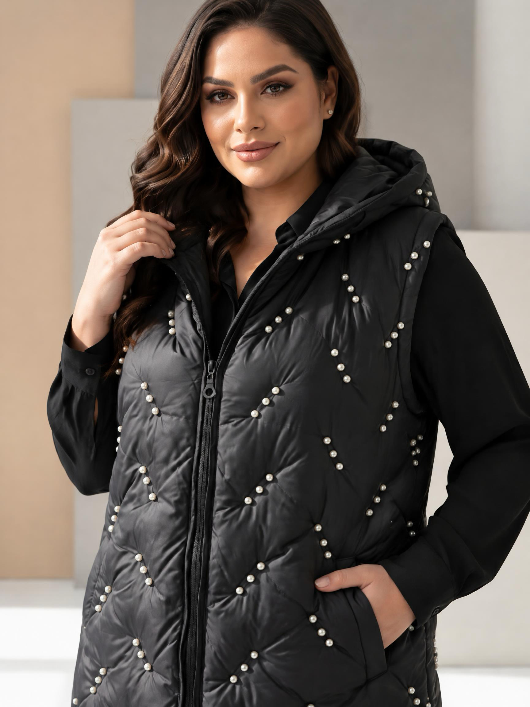 Vestă de lux groasă culoare neagră decorată cu perle elegante