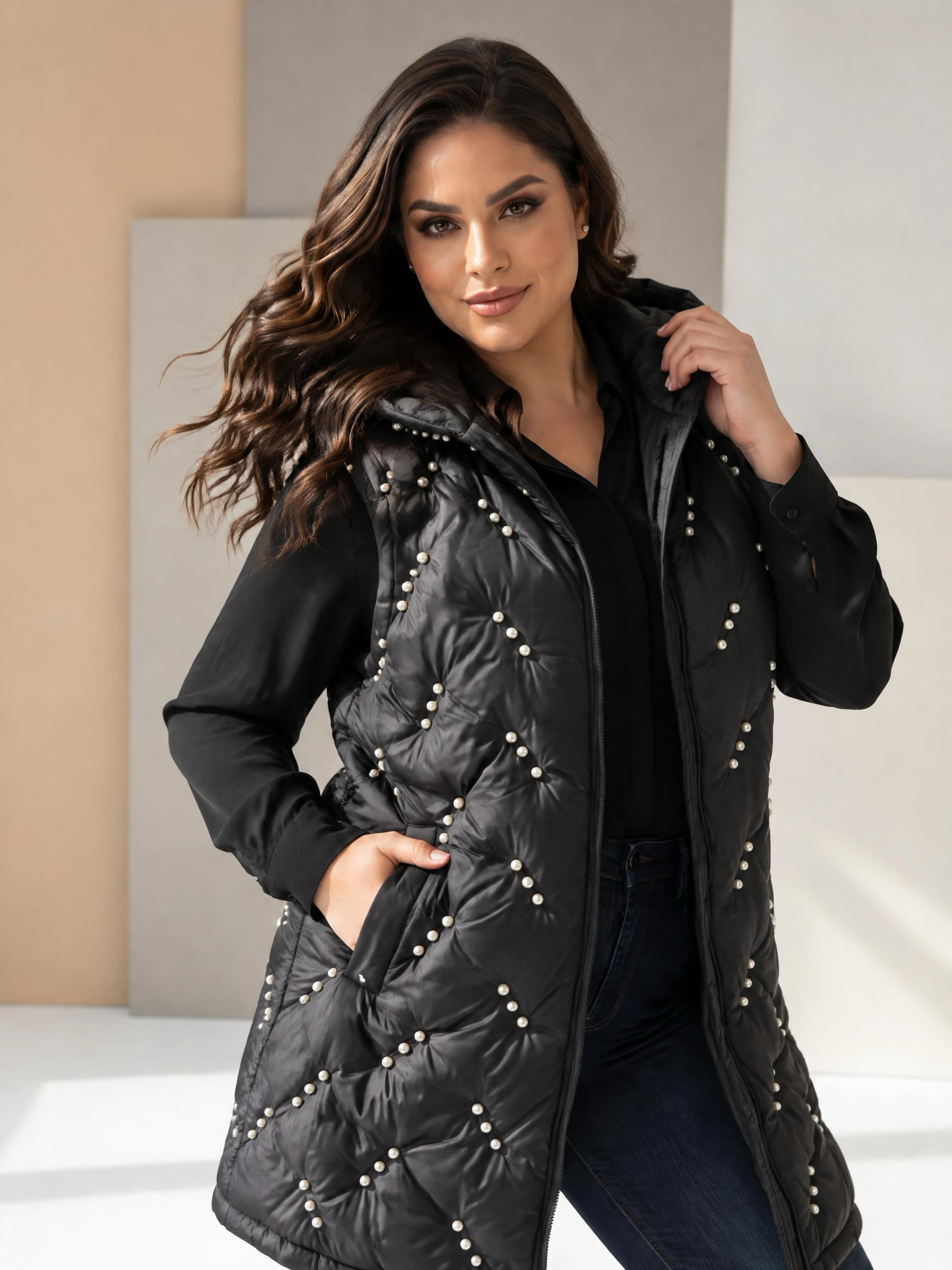 Vestă de lux groasă culoare neagră decorată cu perle elegante