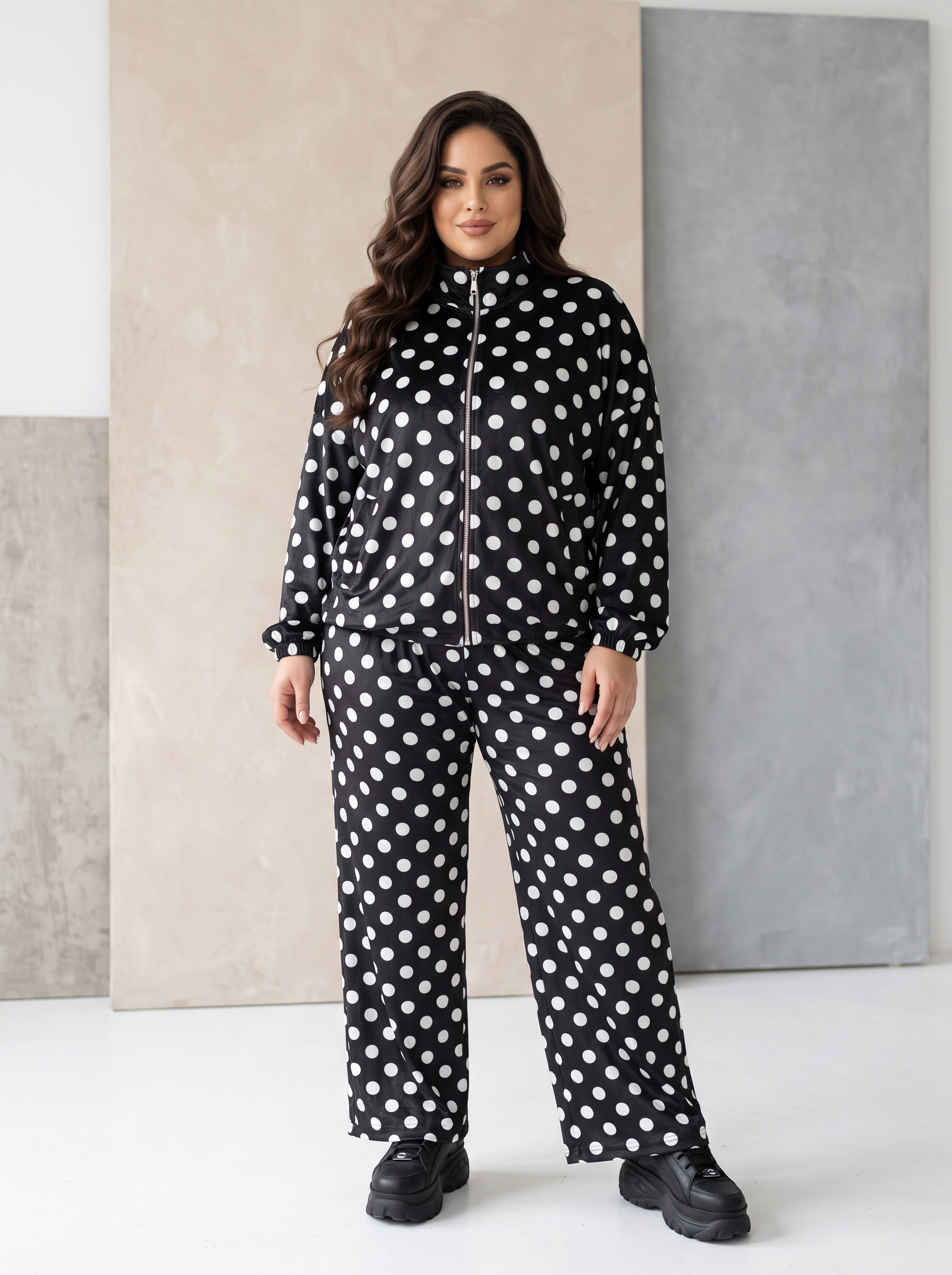 Compleu maxi modern din catifea fină cu buline albe