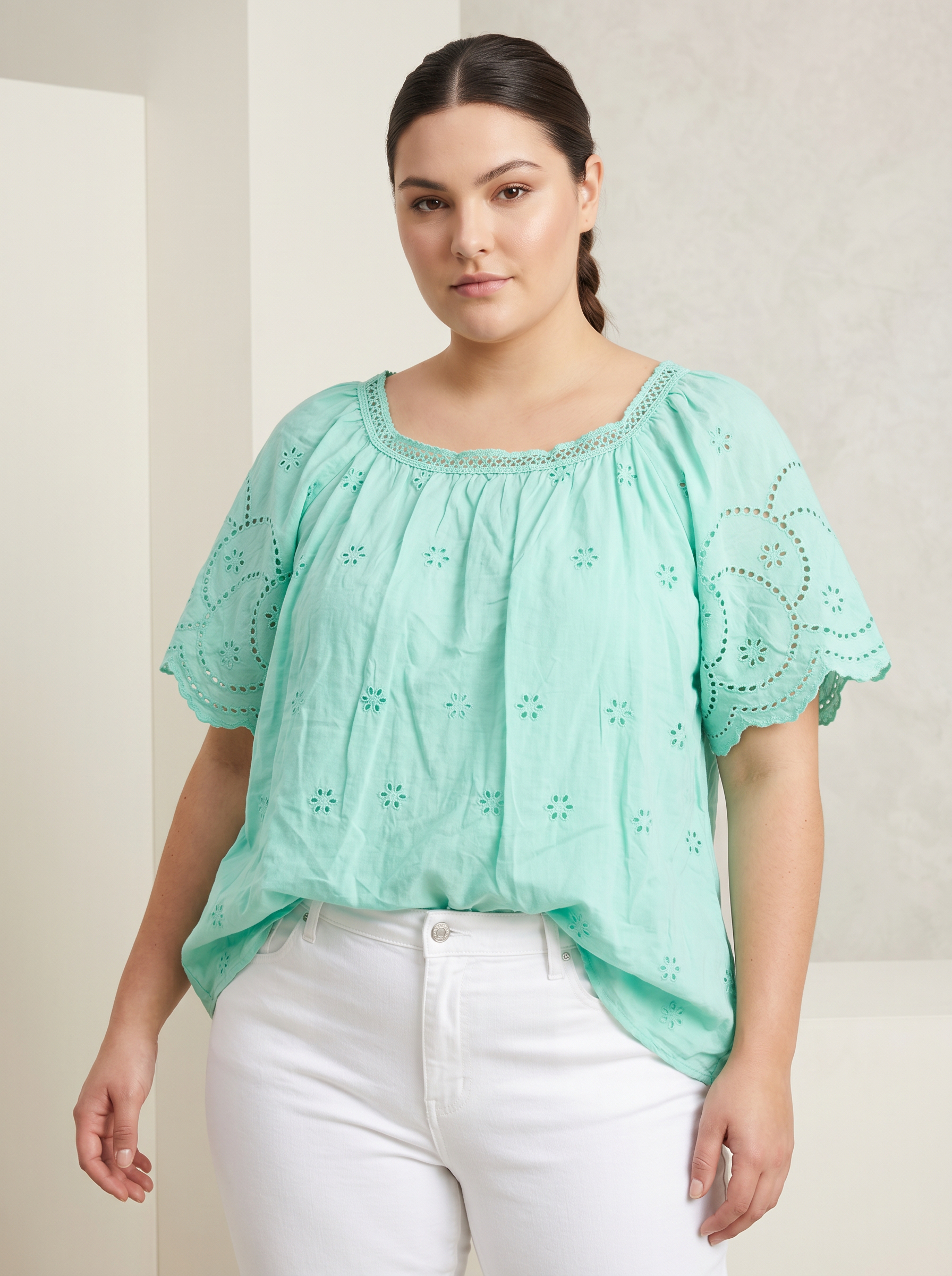 Bluză elegantă de vară cu flori brodate verde mentă