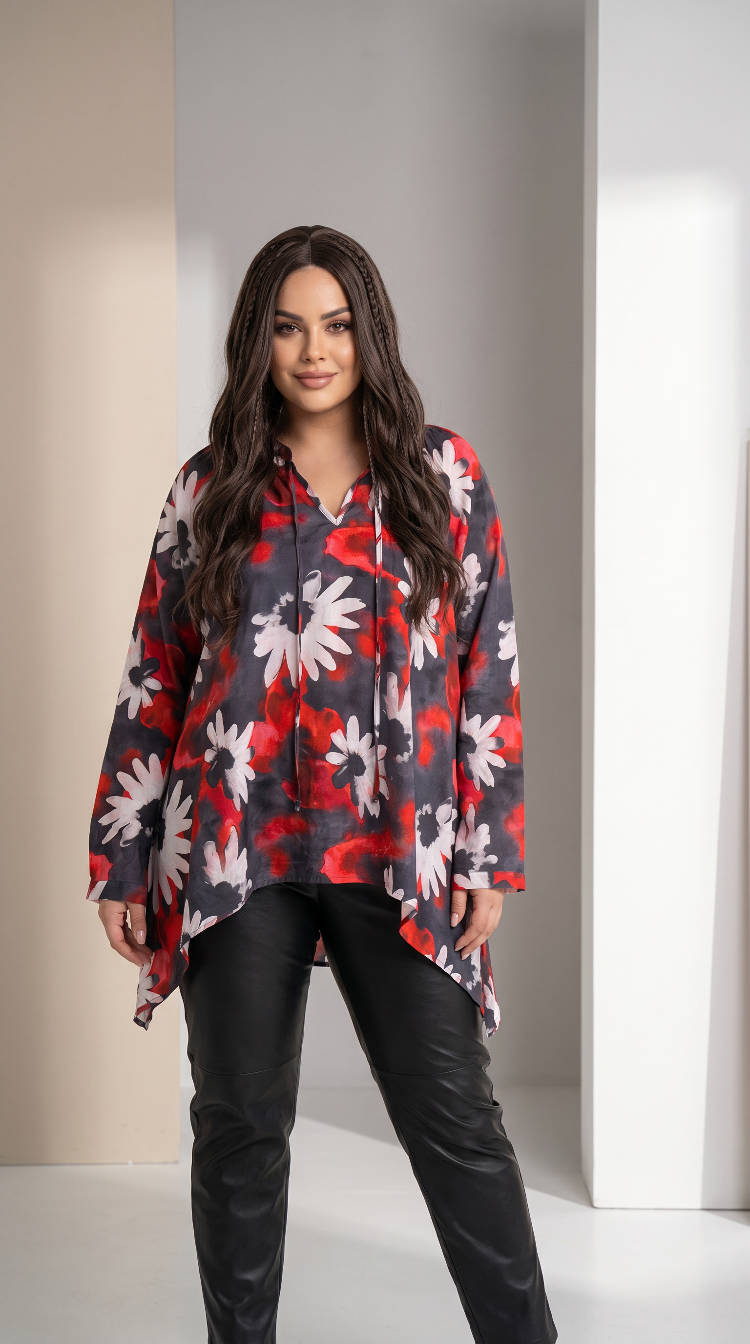 Tunică maxi cu imprimeu floral în tonuri de roșu